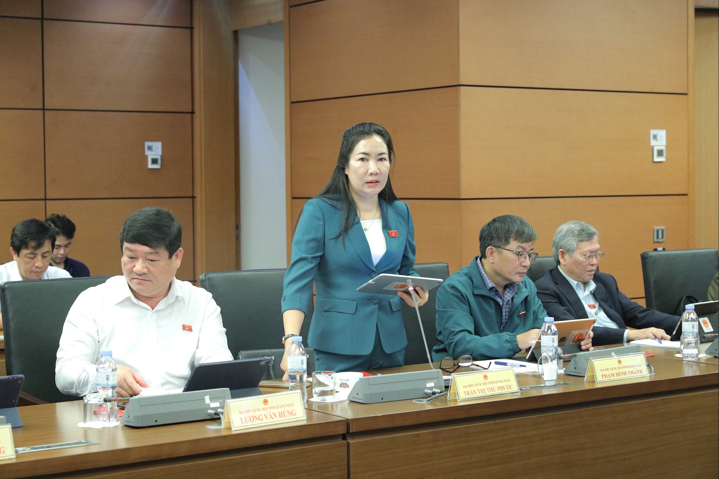국회의원 Tran Thi Thu Phuoc (Quang Ngai)