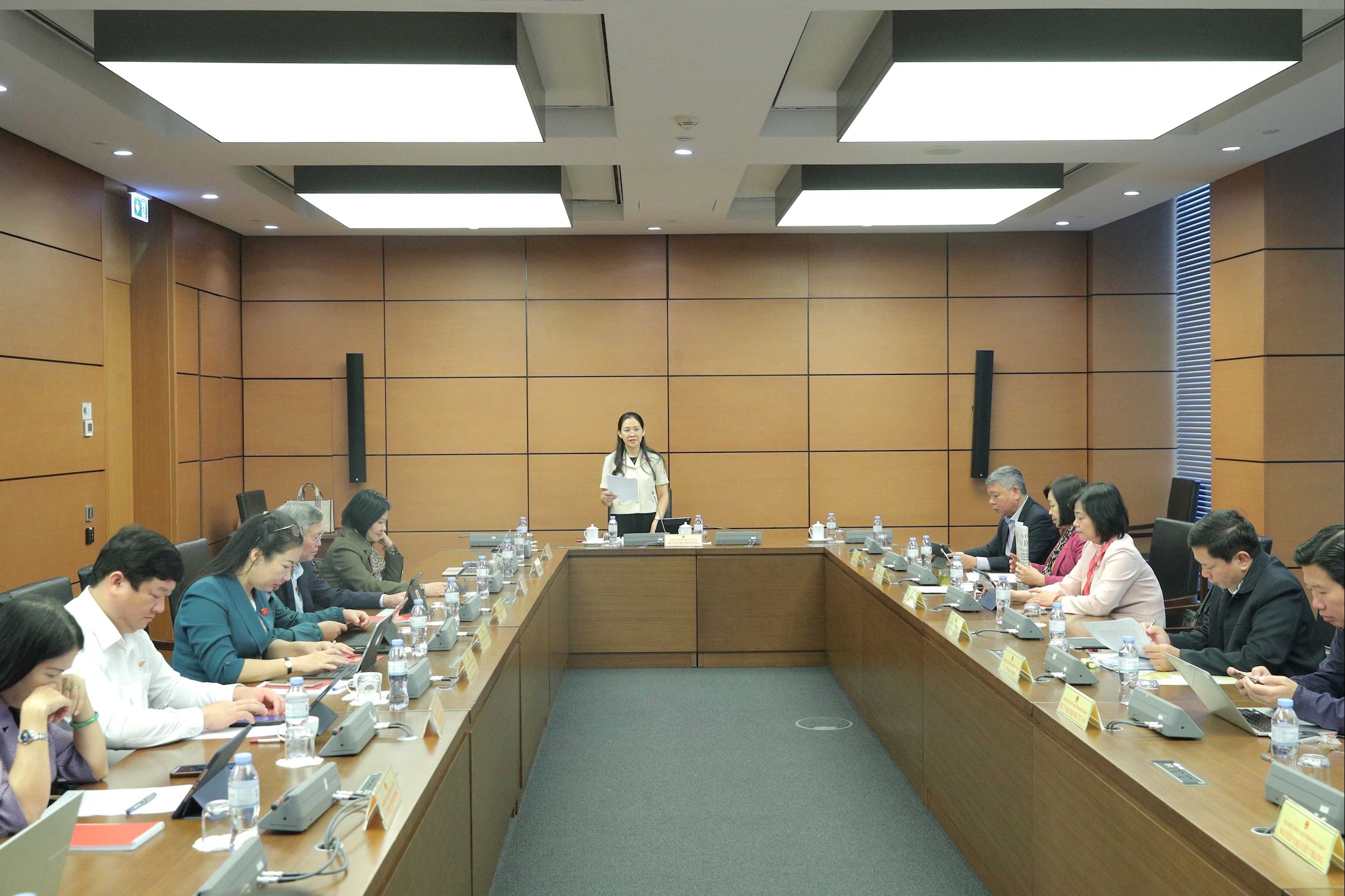 그룹 12(꽝응아이, 동탑)