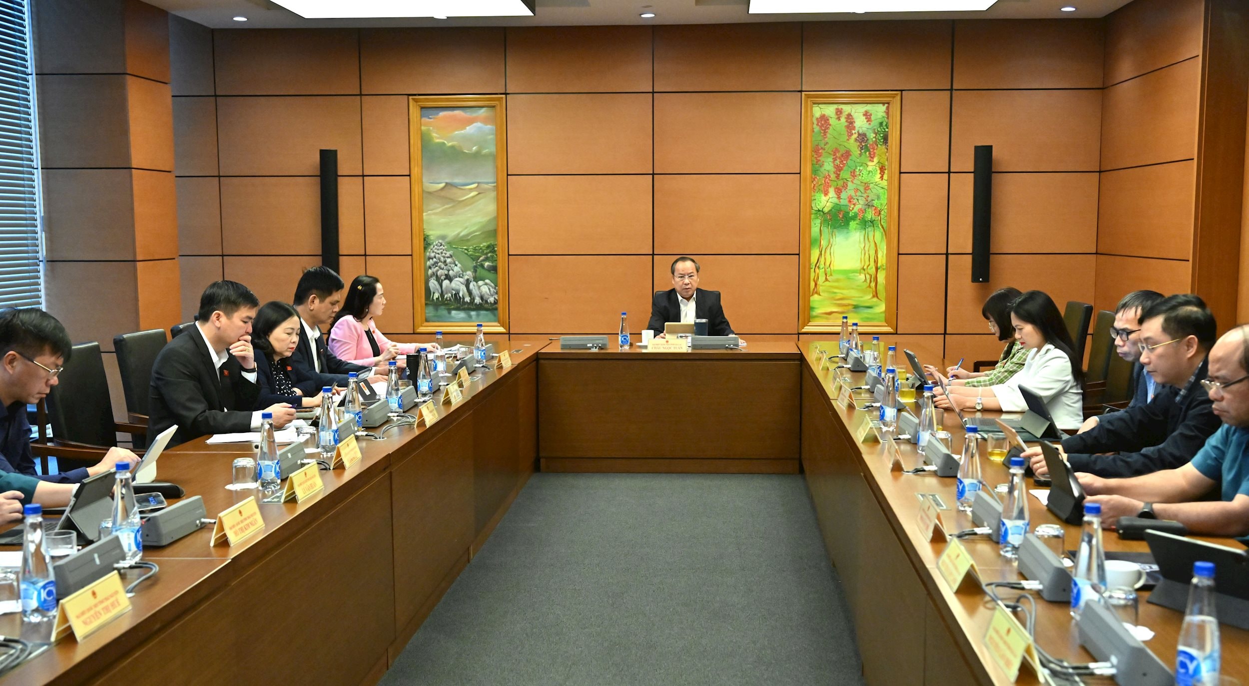 Toàn cảnh họp tổ 5