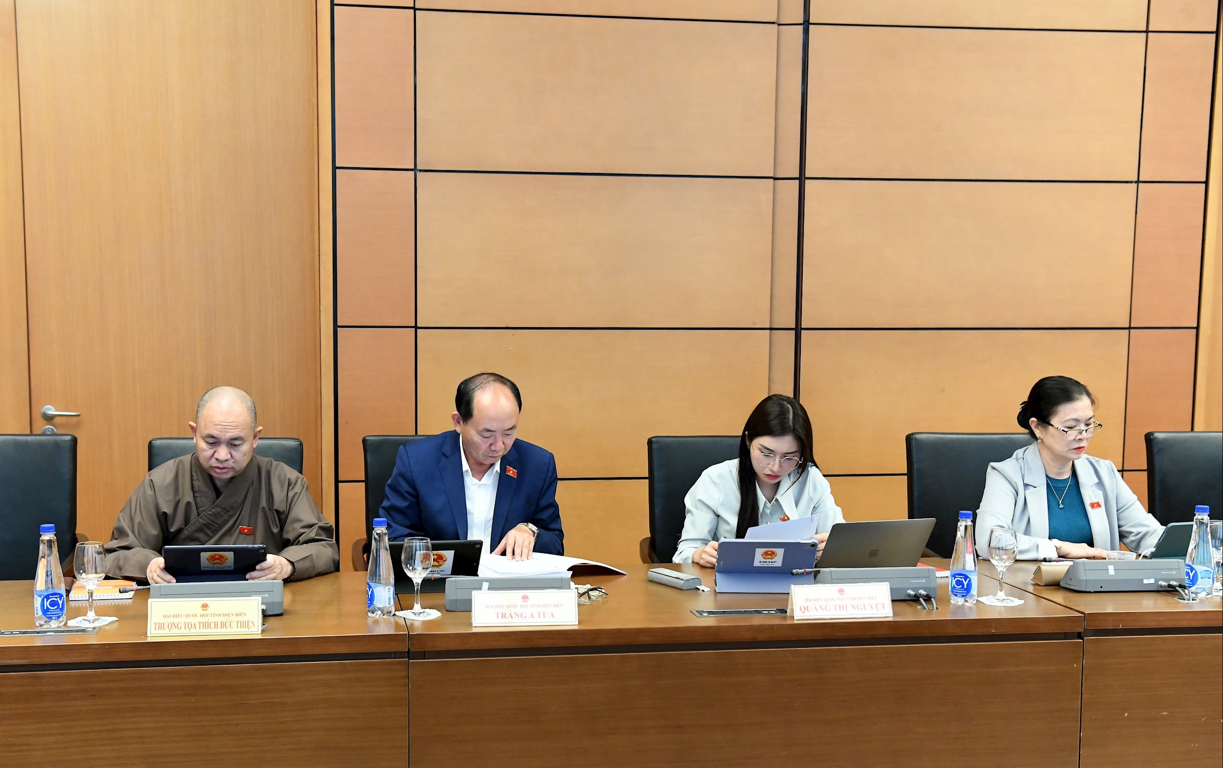 Các đại biểu dự thảo luận tổ 11.1