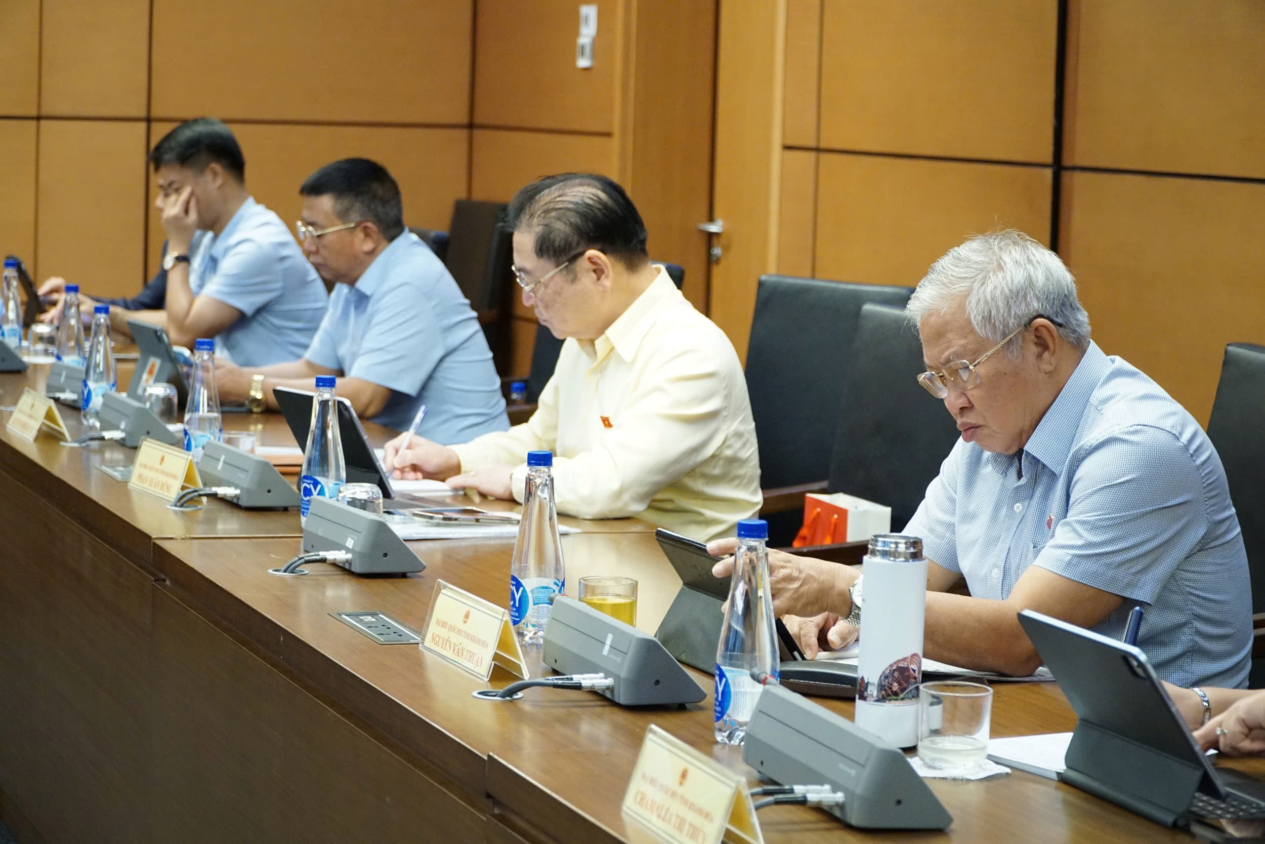 ৬ নভেম্বর বিকেলে গ্রুপ ৪-এ আলোচনায় অংশগ্রহণকারী প্রতিনিধিরা।