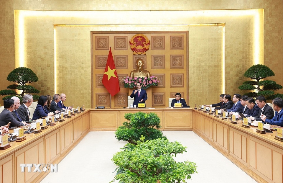 Thủ tướng Phạm Minh Chính tiếp đoàn lãnh đạo doanh nghiệp bán dẫn quốc tế. (Ảnh: Dương Giang/TTXVN)
