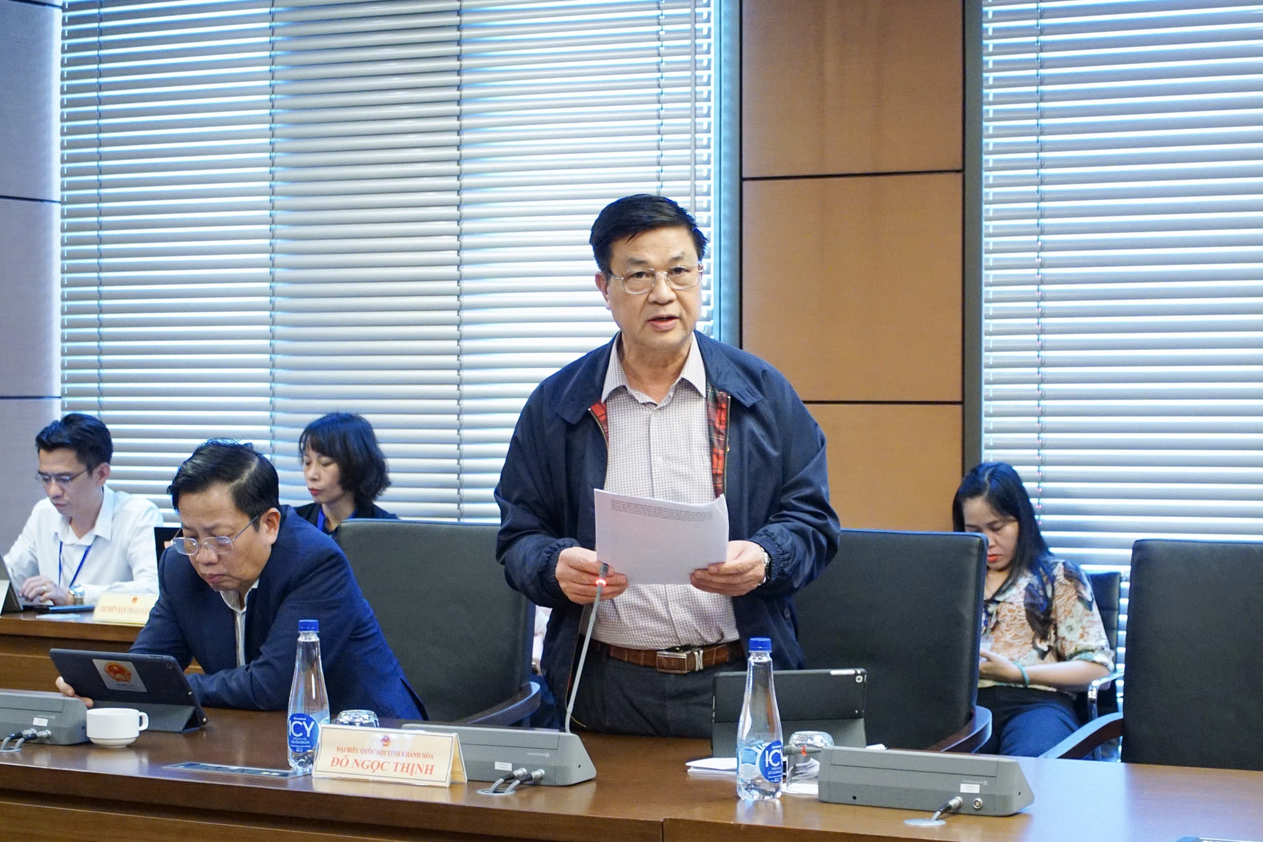 জাতীয় পরিষদের ডেপুটি দো নগক থিন বক্তব্য রাখছেন।