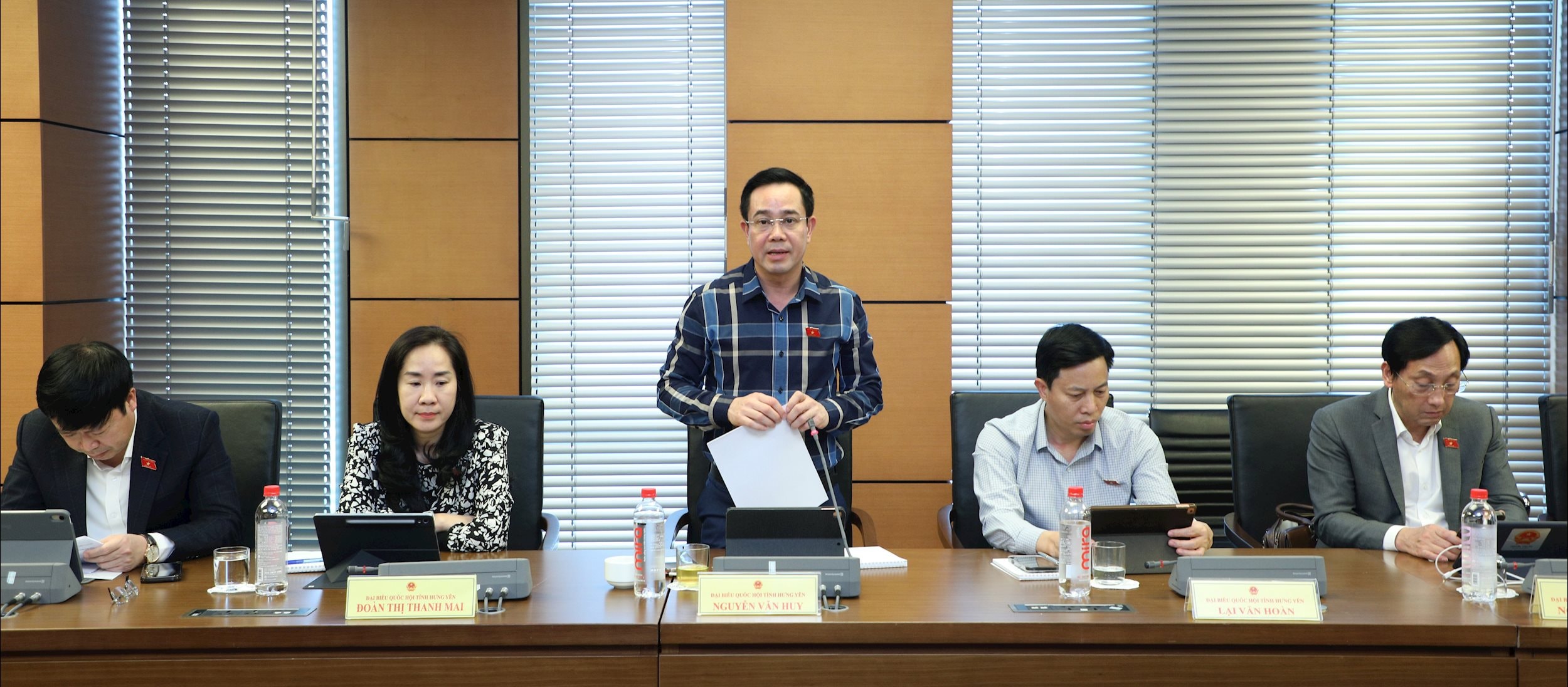 ĐBQH Nguyễn Văn Huy (Hưng Yên) thảo luận tại tổ
