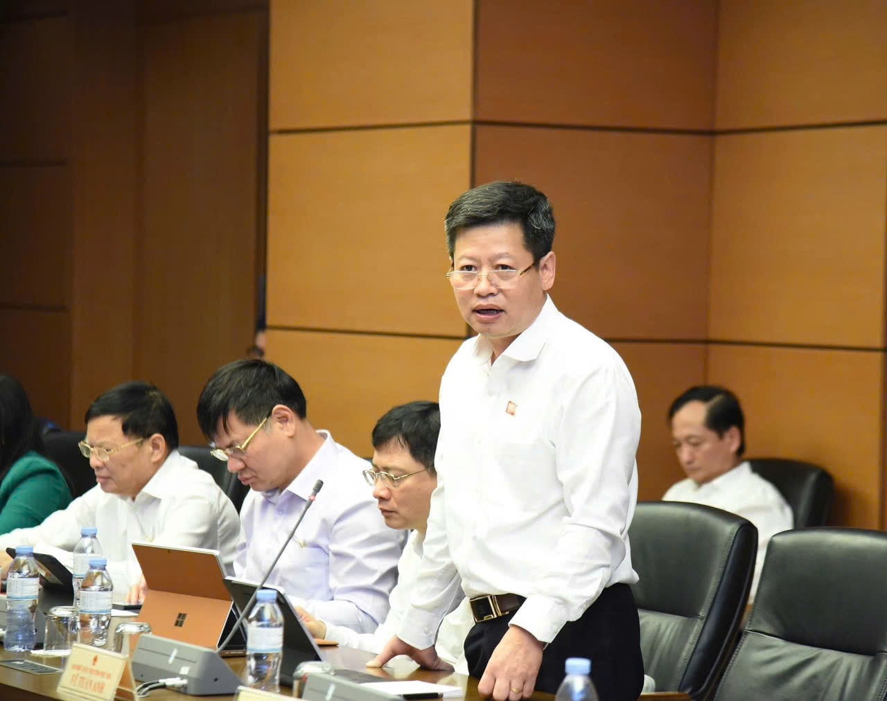 ຜູ້ແທນສະພາແຫ່ງຊາດ ຫວູຕວນແອງ (ແຂວງ ຟູທໍ້) (6)