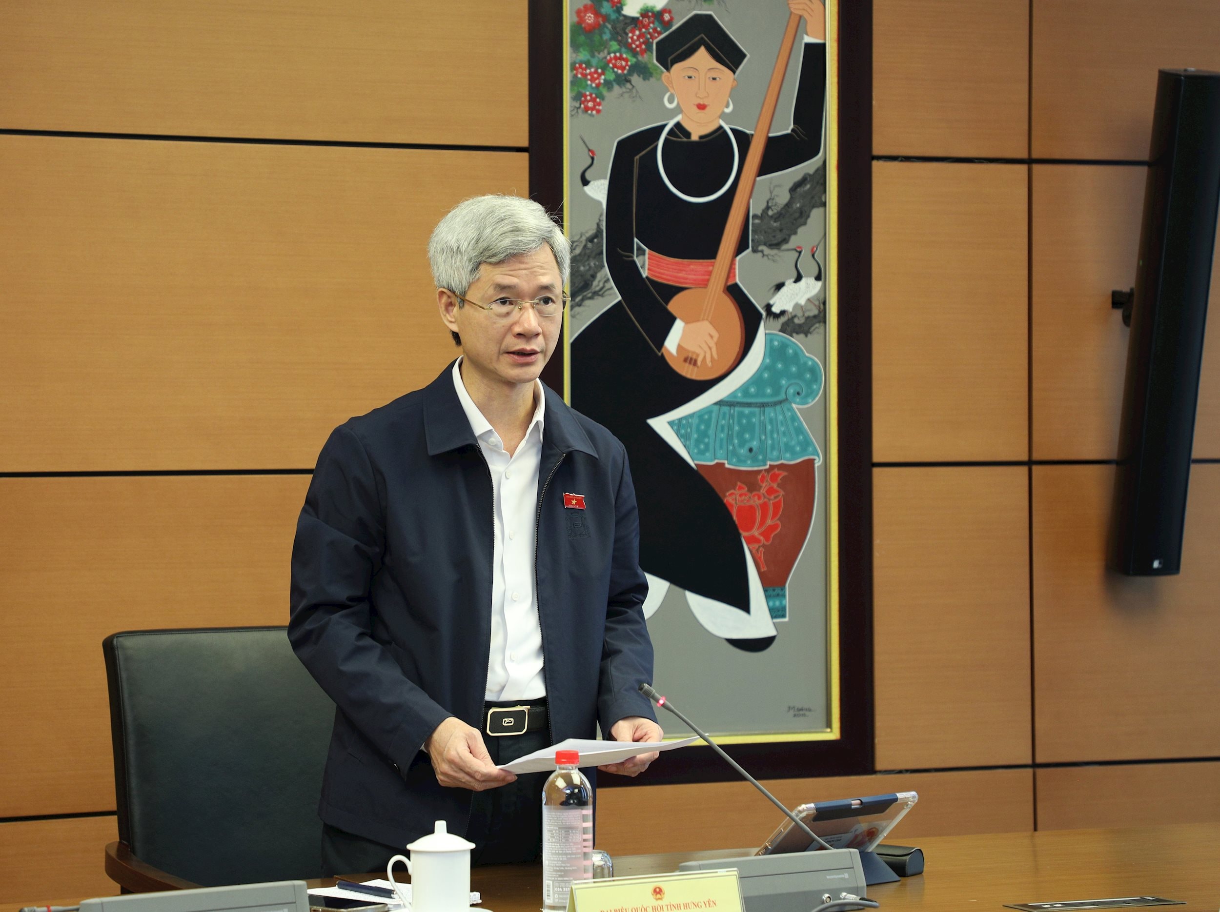 Trưởng Đoàn ĐBQH chuyên trách tỉnh Hưng Yên Đào Hồng Vận chủ trì phiên thảo luận tổ