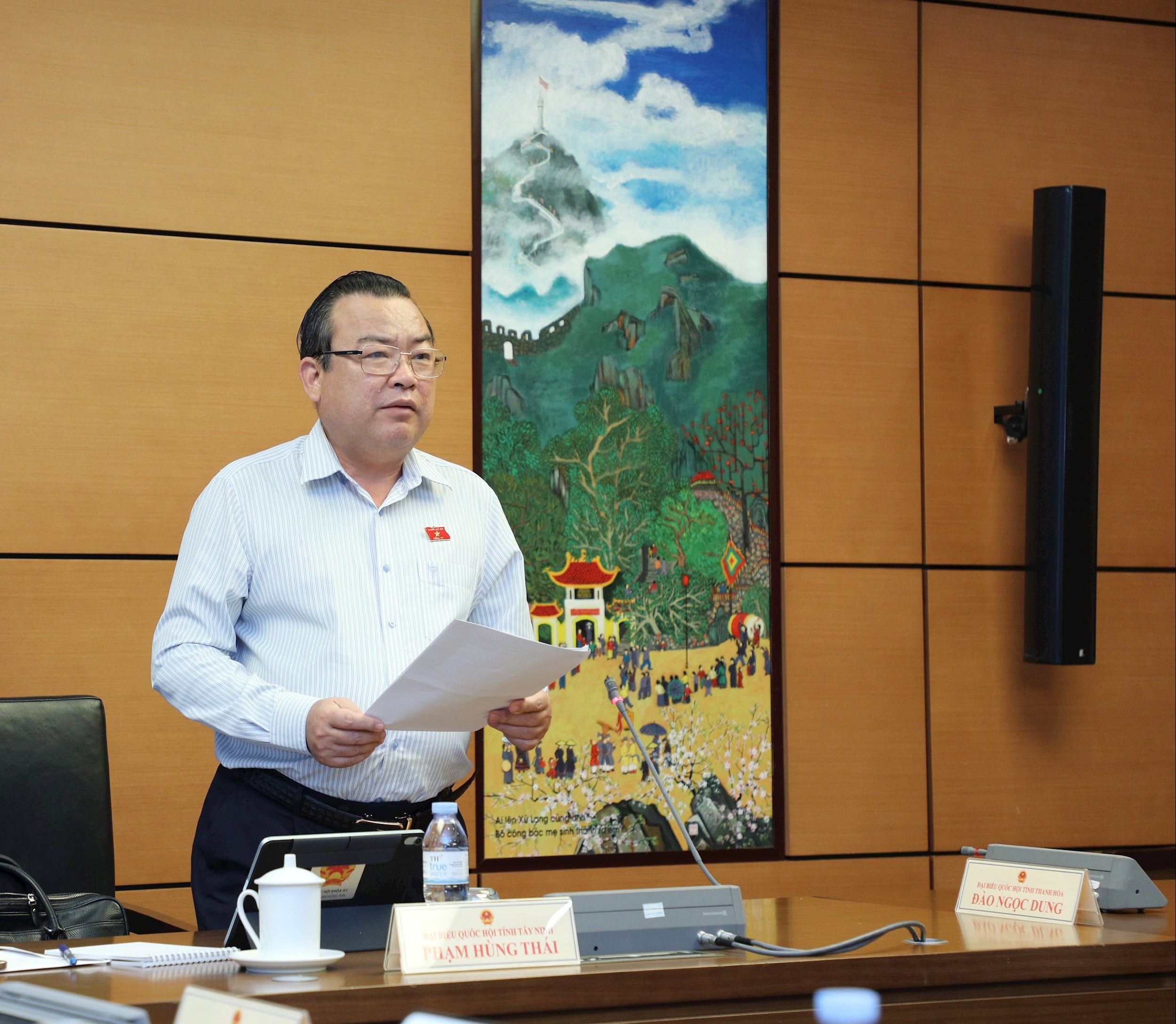 Trưởng Đoàn ĐBQH tỉnh Tây Ninh Phạm Hùng Thái chủ trì buổi thảo luận 