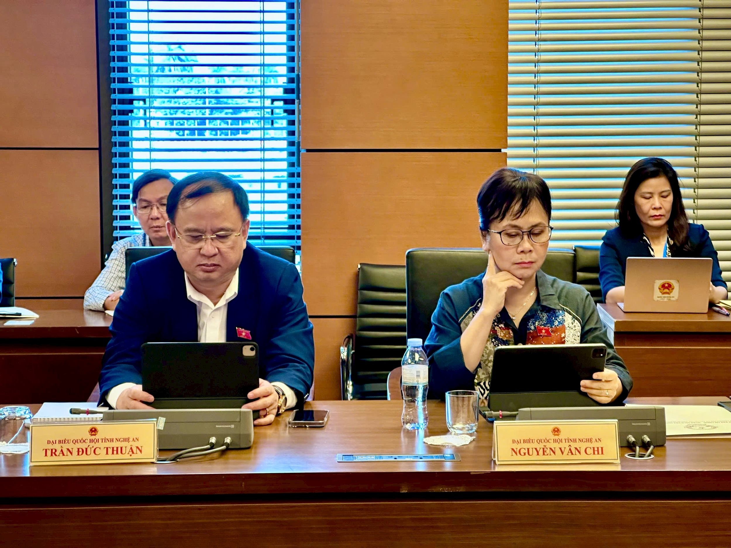 ບັນດາ​ຜູ້​ແທນ​ສະພາ​ແຫ່ງ​ຊາດ​ເຂົ້າ​ຮ່ວມ​ກອງ​ປະຊຸມ​ສົນທະນາ​ໃນ​ຕອນ​ເຊົ້າ​ວັນ​ທີ 6 ພະຈິກ