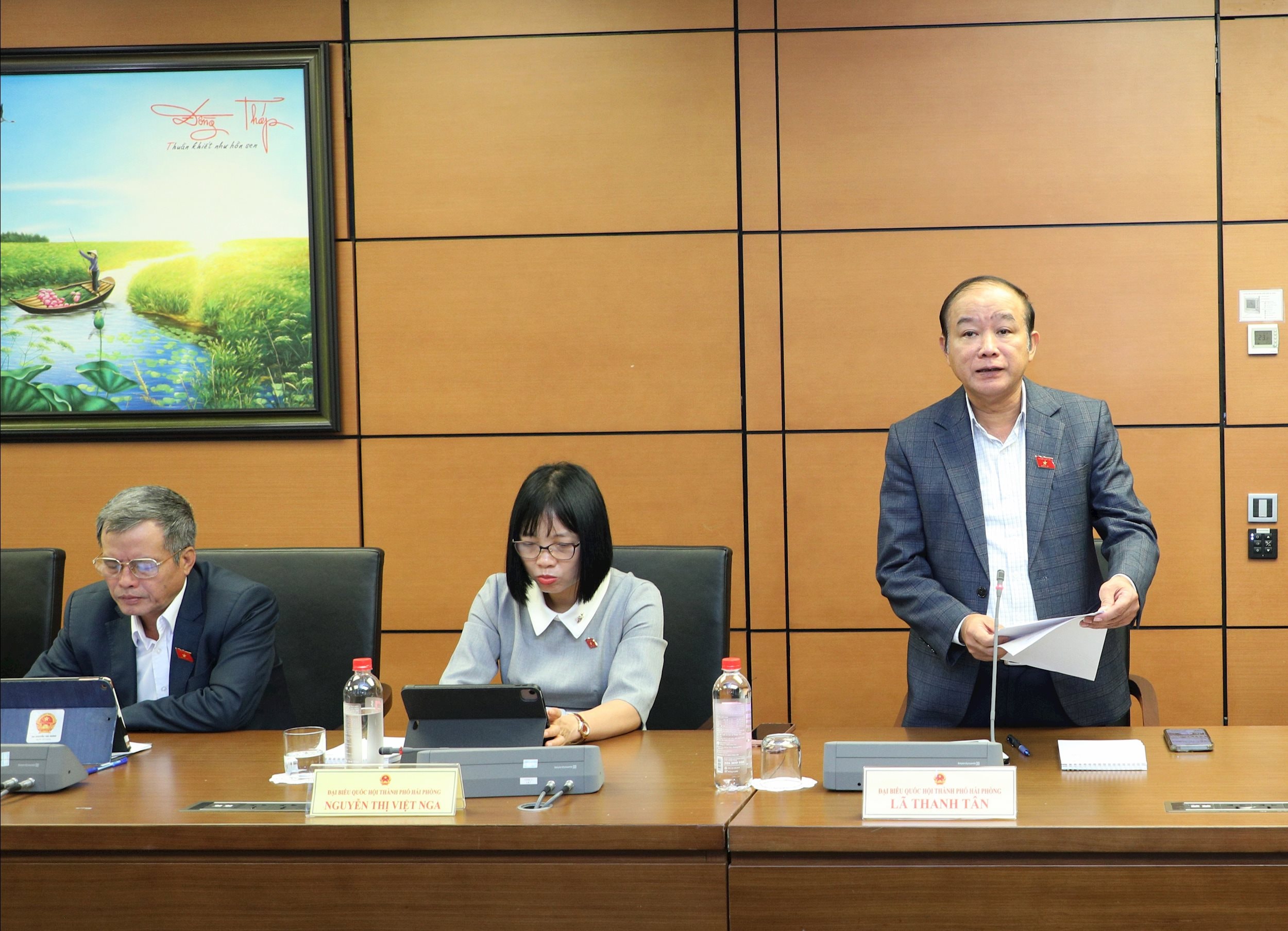 Делегат Национальной ассамблеи Ла Тхань Тан (город Хайфон) обсудил в группе