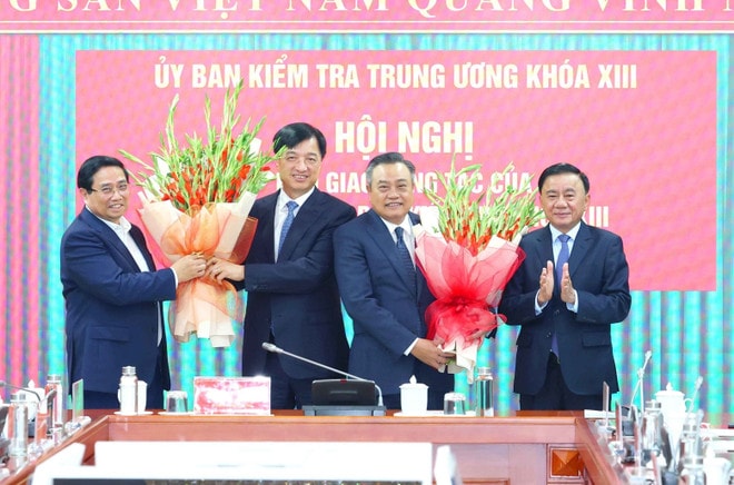 chairmanship-of-inspection-commission-handed-over-2.jpg