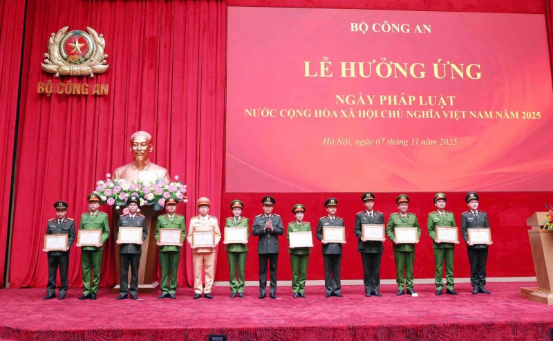 Bộ Công an tổ chức lễ hưởng ứng Ngày Pháp luật Việt Nam năm 2025 -0