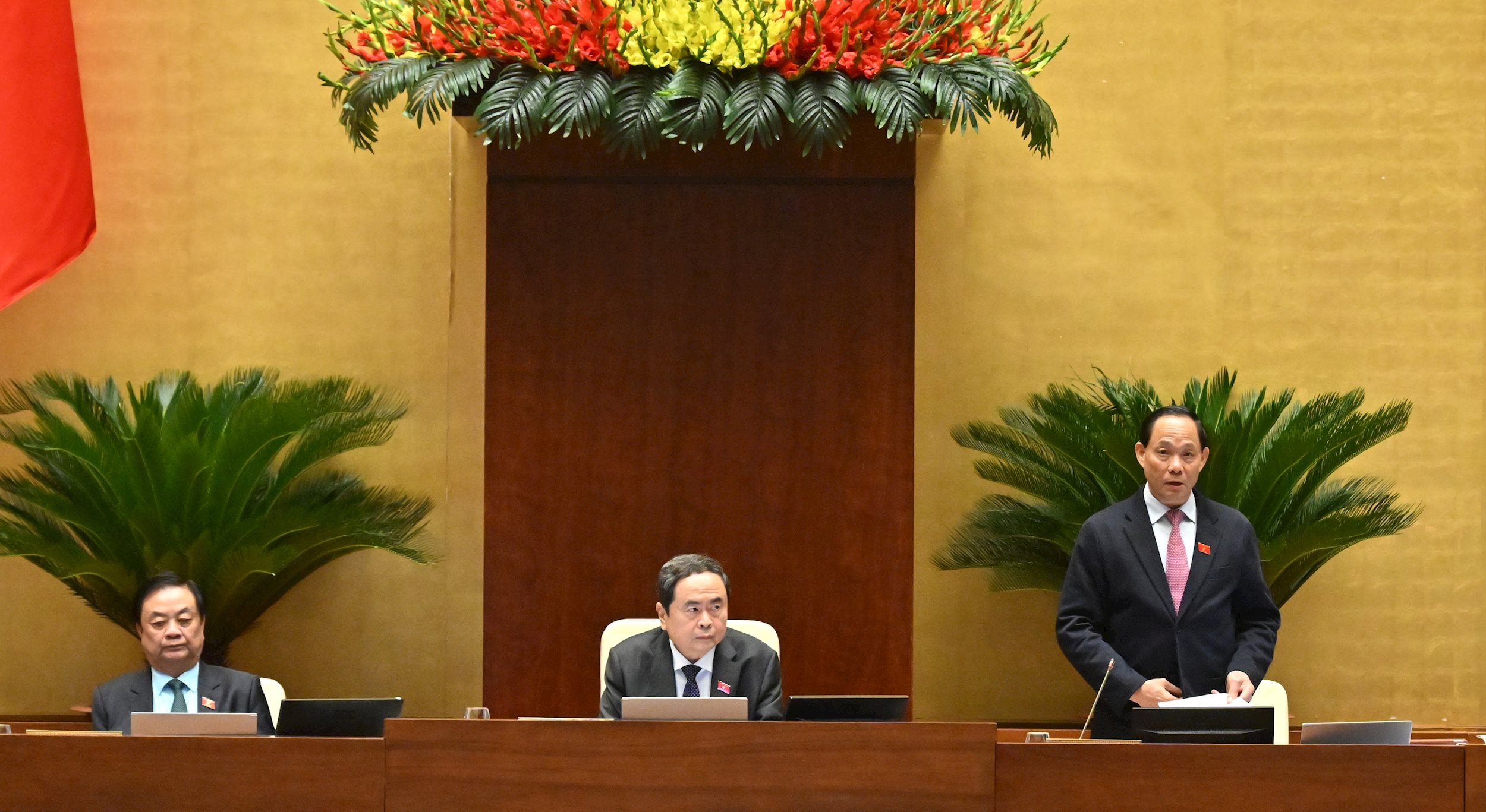 Phó Chủ tịch Quốc hội Trần Quang Phương điều hành phiên họp