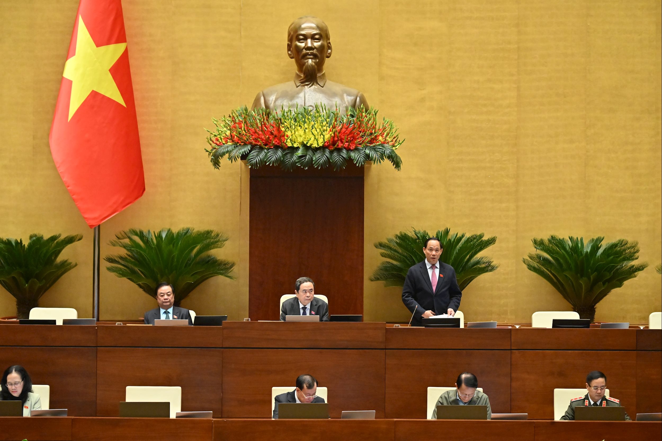 Phó Chủ tịch Quốc hội Trần Quang Phương điều hành phiên họpVQK_7507