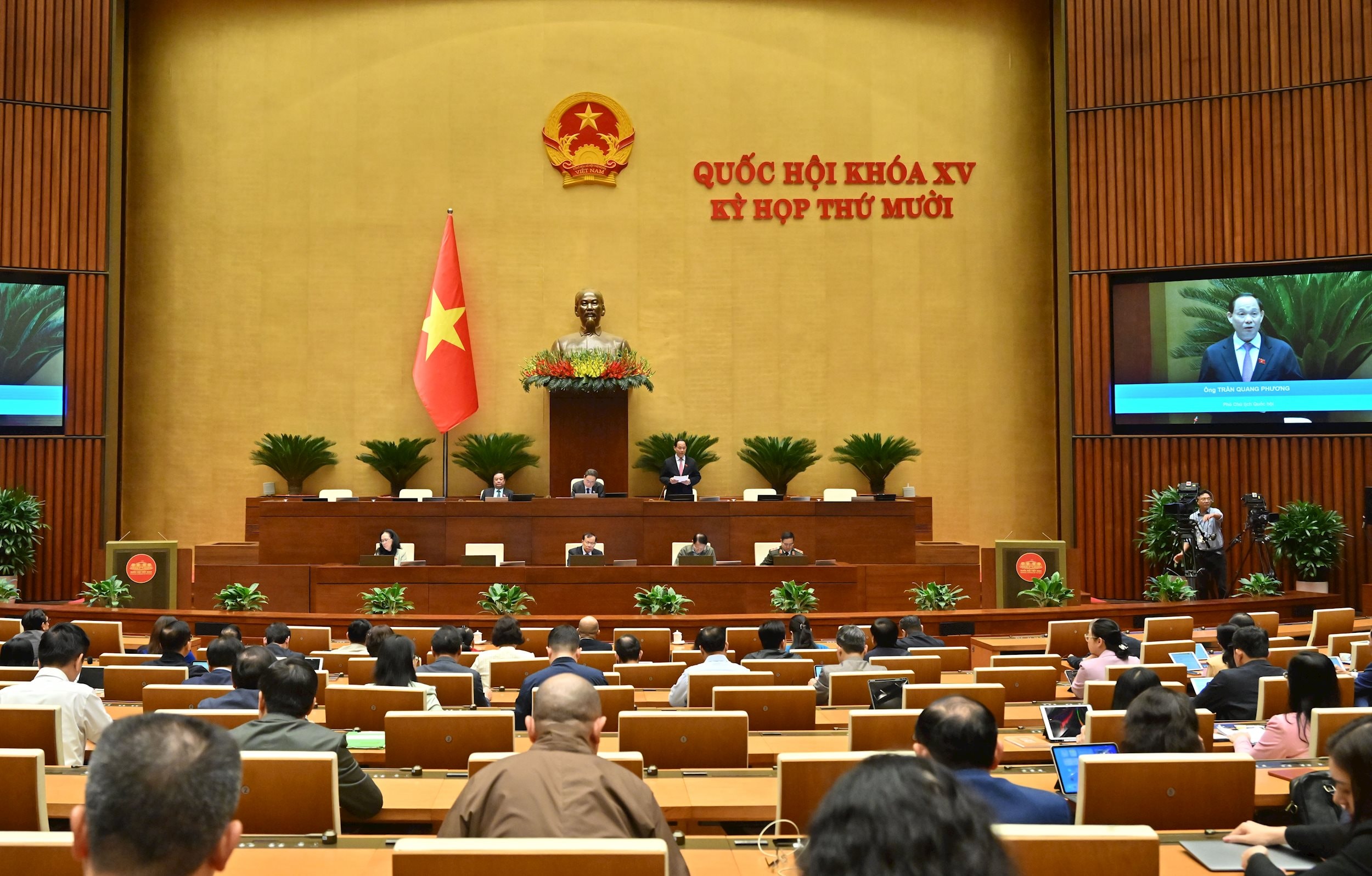 Phó Chủ tịch Quốc hội Trần Quang Phương điều hành phiên họpVQK_7517