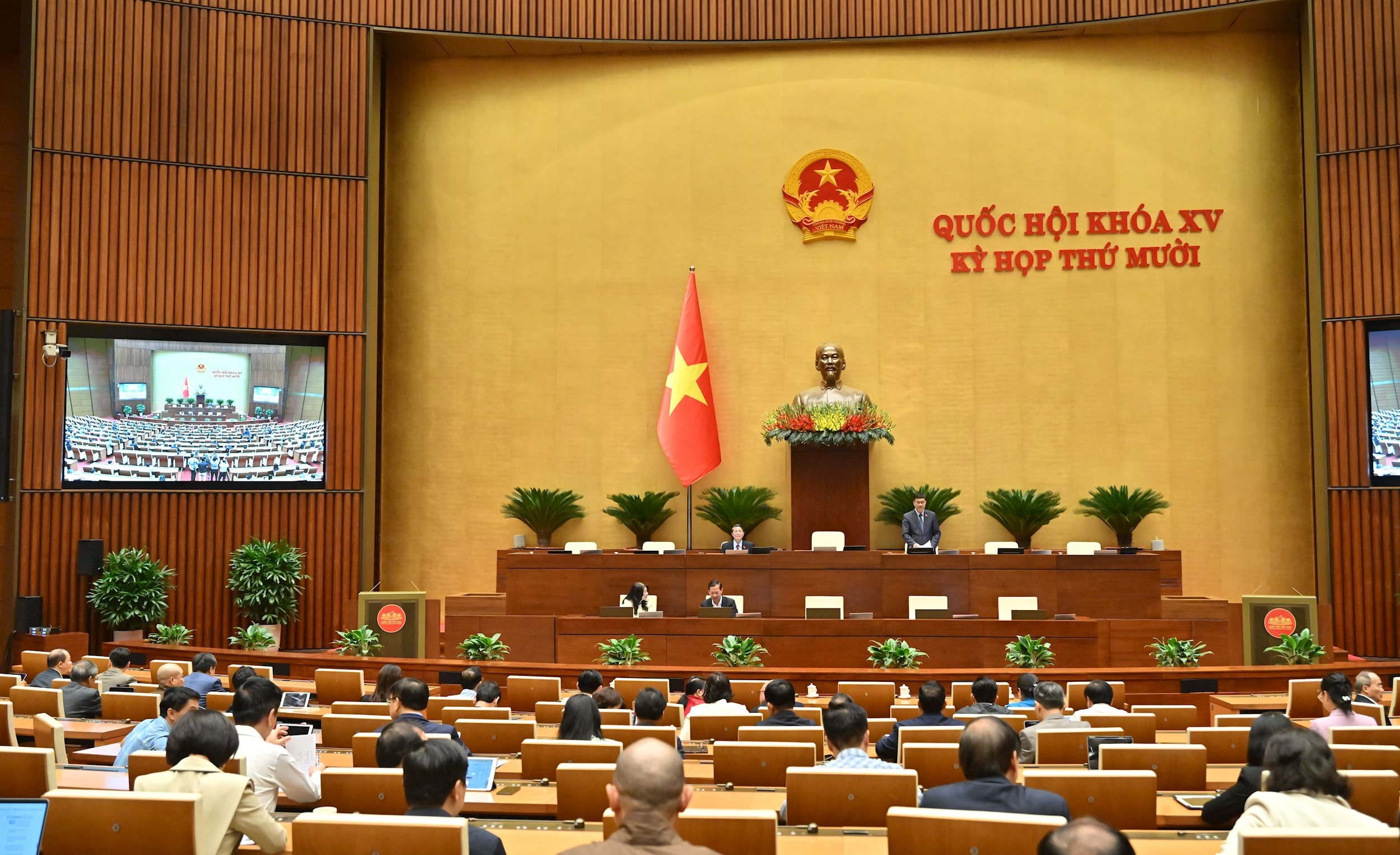 Phó Chủ tịch Quốc hội Vũ Hồng Thanh điều hành phiên họpVQK_7218