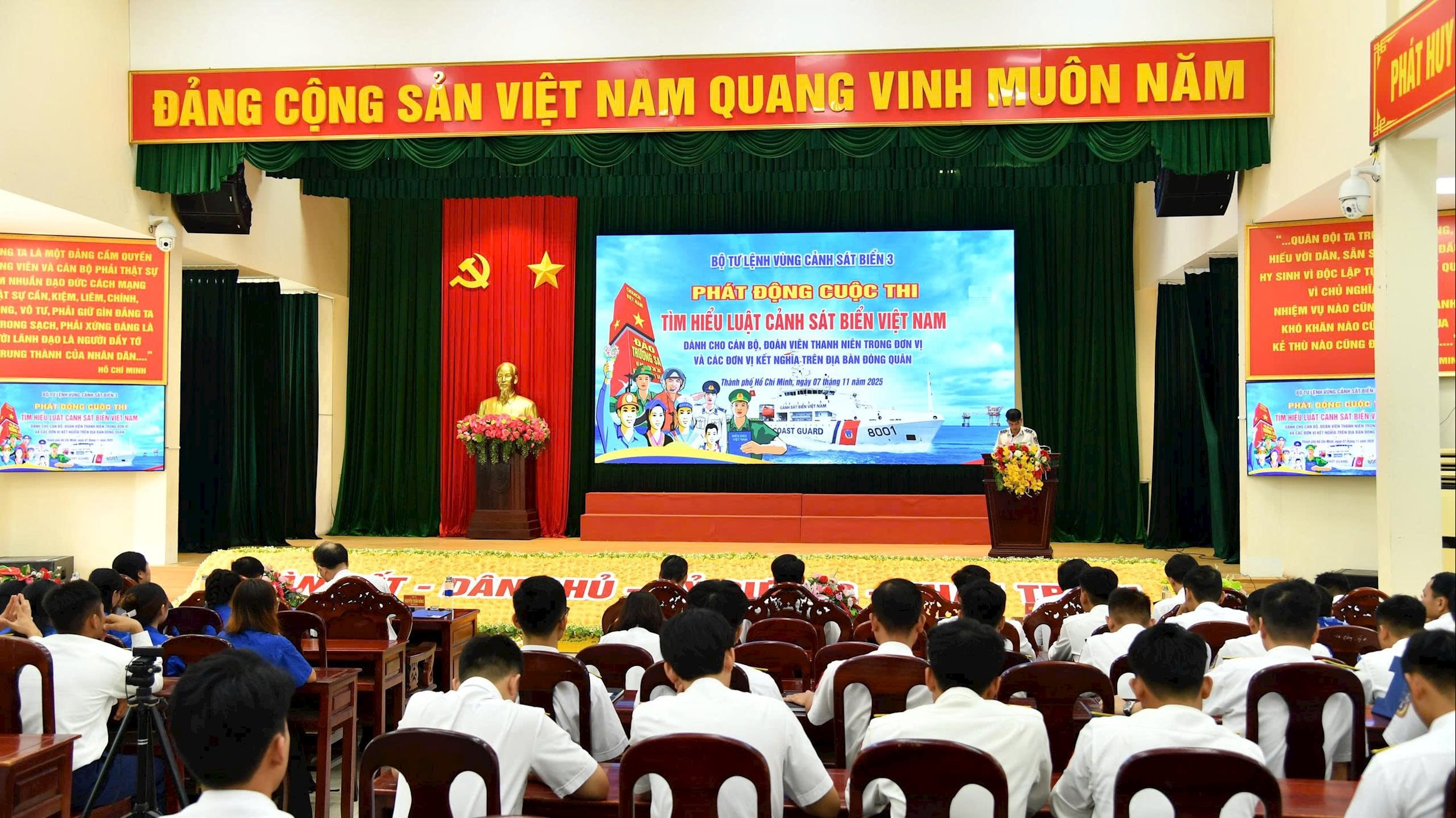 Quang cảnh buổi phát động
