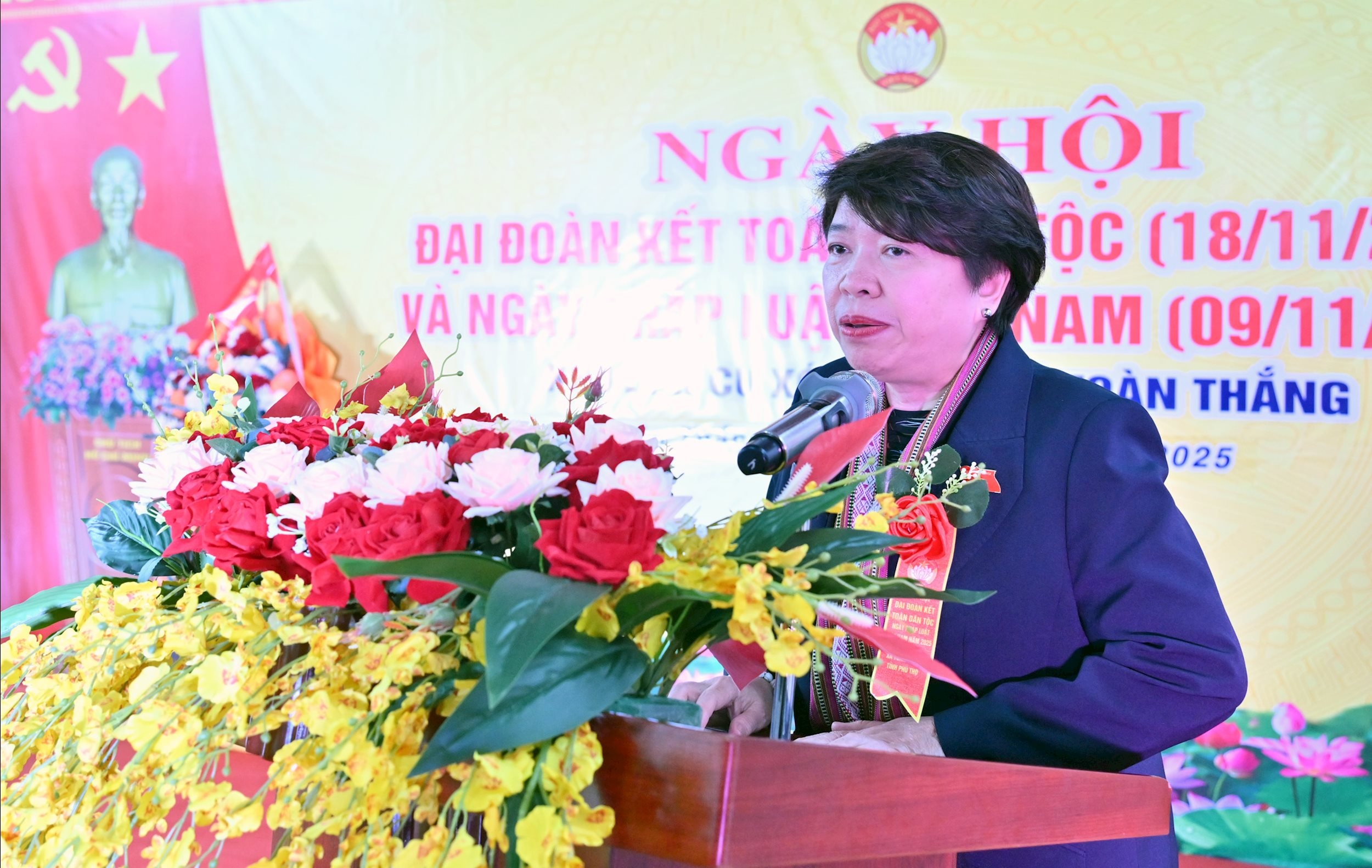 Nguyễn Thuy Anh, a Központi Politikai és Stratégiai Bizottság helyettes vezetője beszédet mondott a fesztiválon.