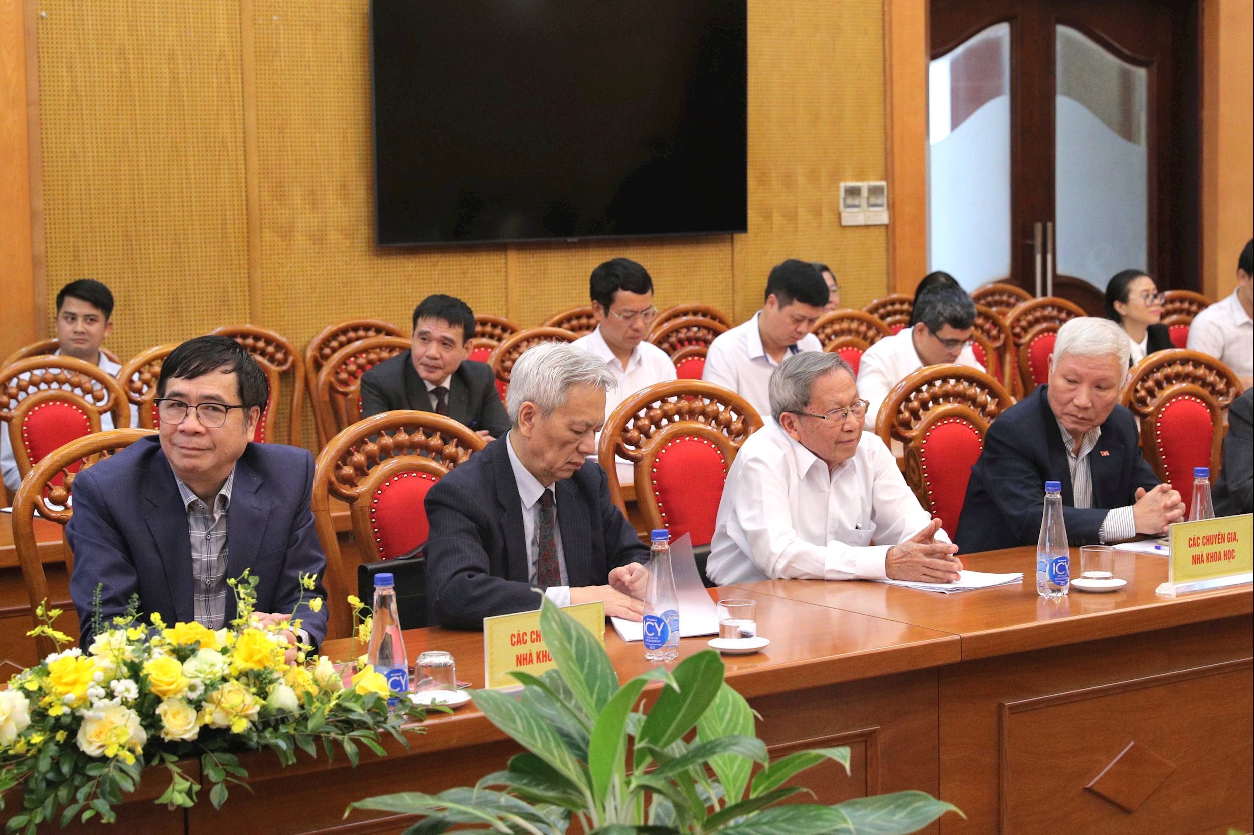 Делегаты, присутствующие