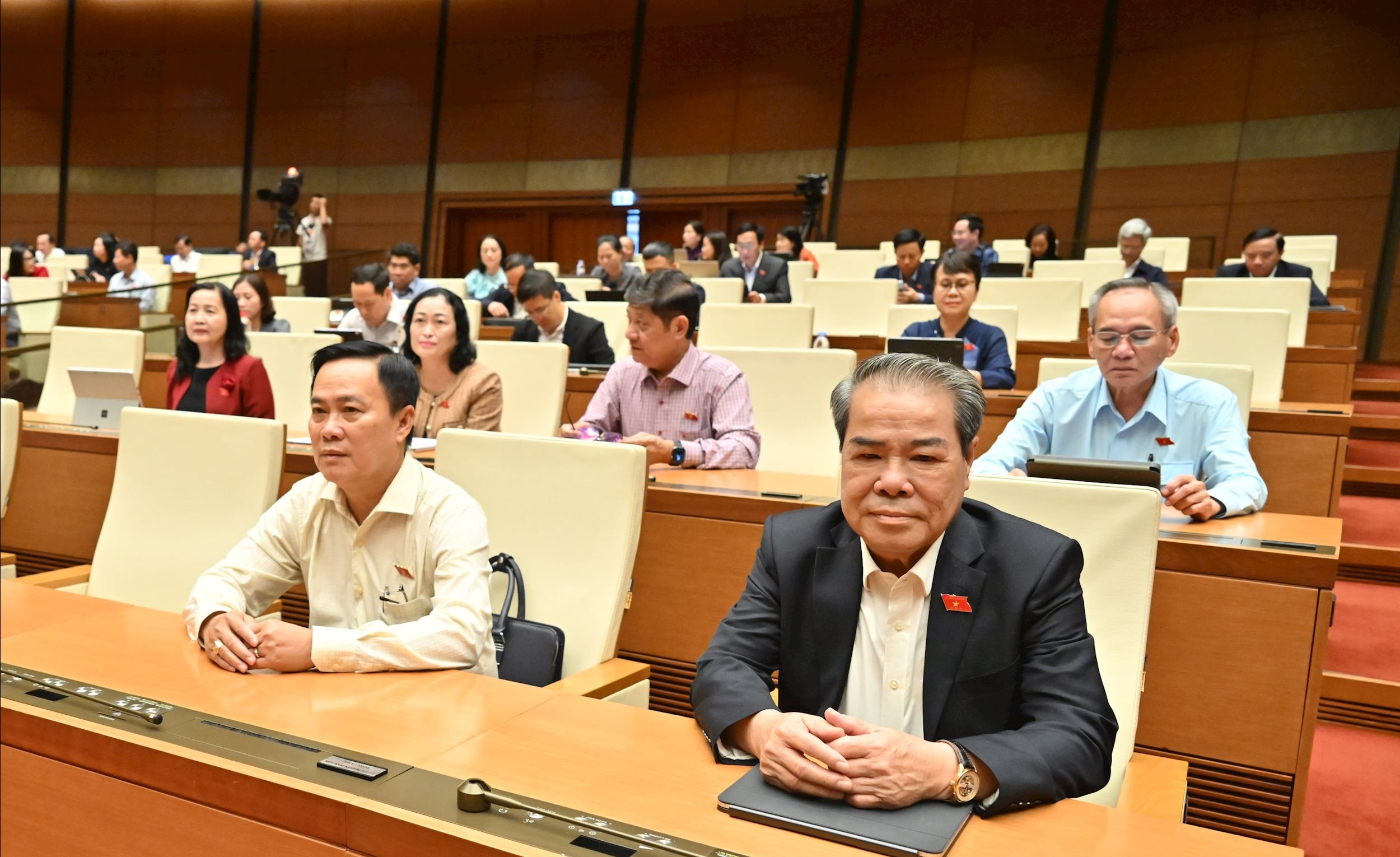 Các đại biểu tại phiên họpVQK_8810