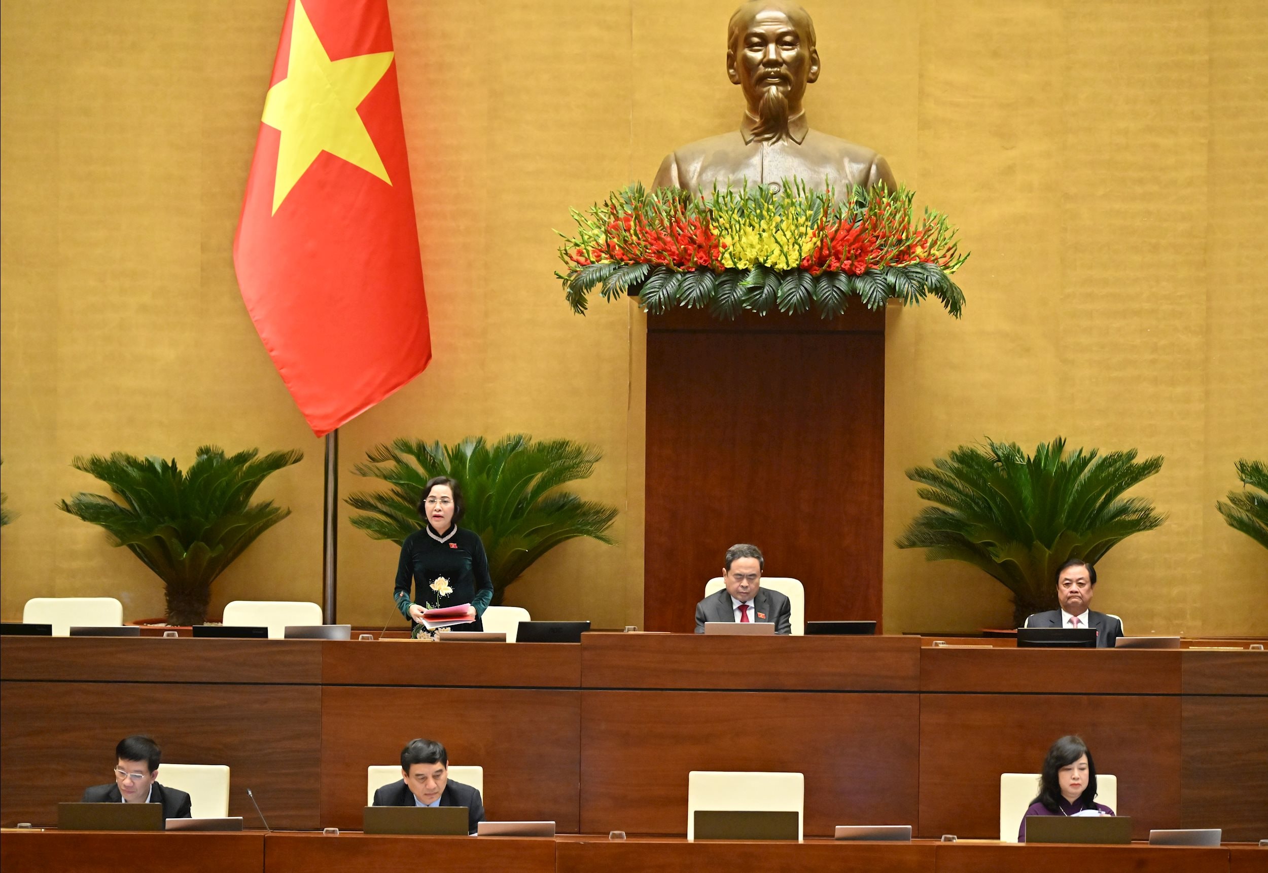 Phó Chủ tịch Quốc hội Nguyễn Thị Thanh điều hành phiên họpVQK_8787