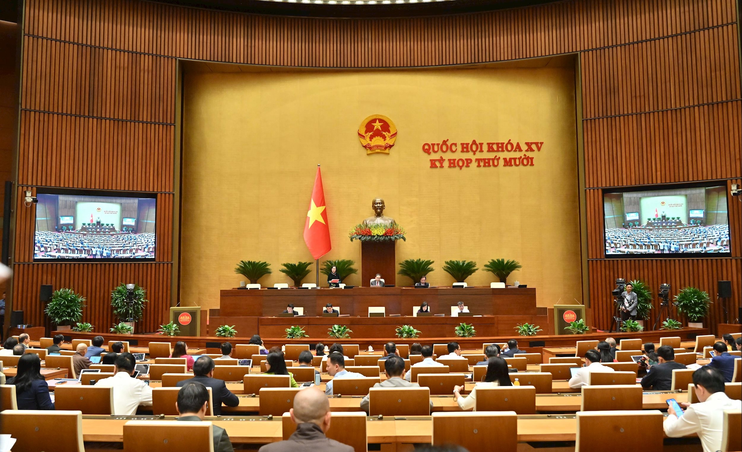 Phó Chủ tịch Quốc hội Nguyễn Thị Thanh điều hành phiên họpVQK_8796