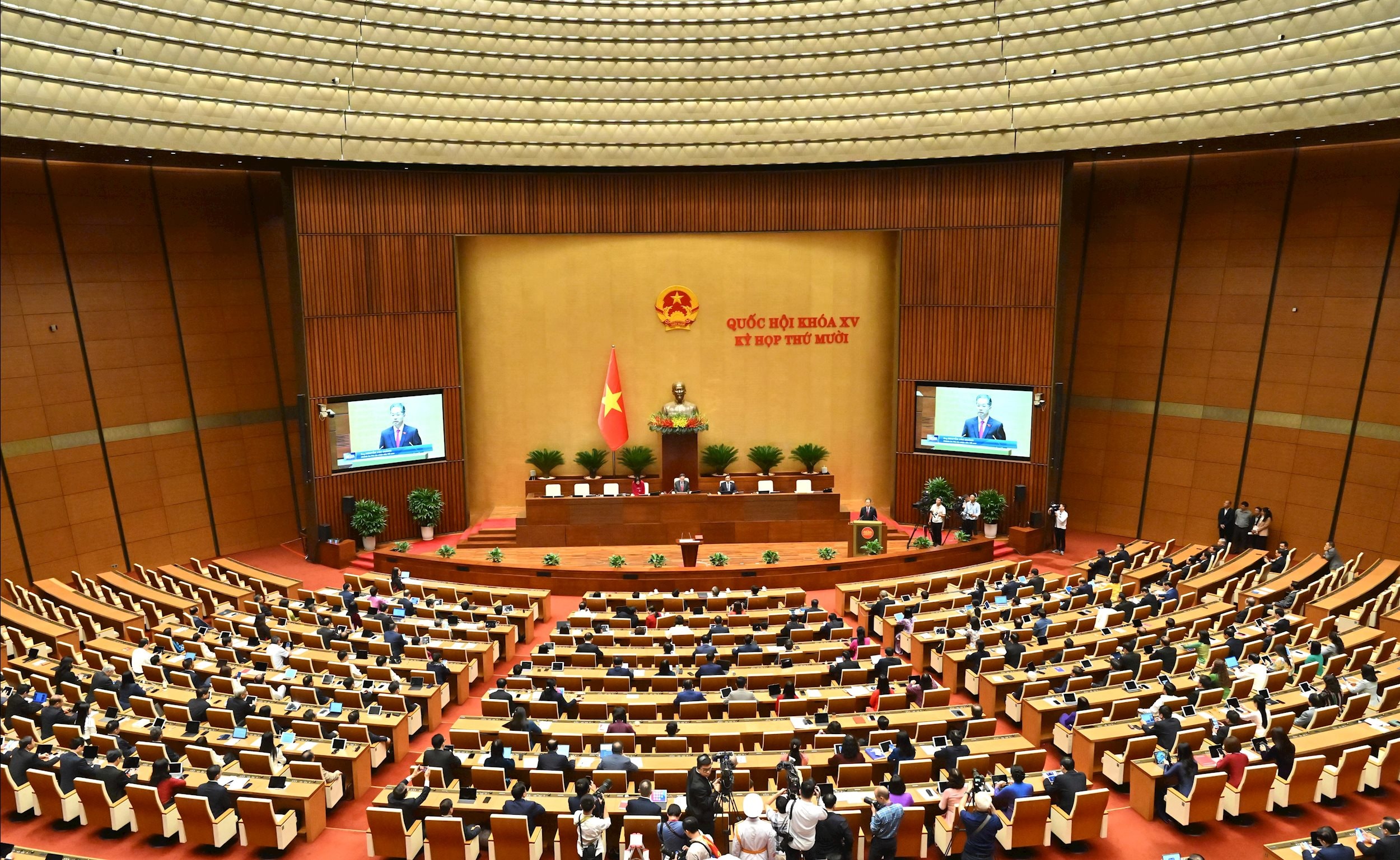 Tân Chánh án Tòa án nhân dân tối cao Nguyễn Văn Quảng phát biểu sau Lễ Tuyên thệVQK_8703++