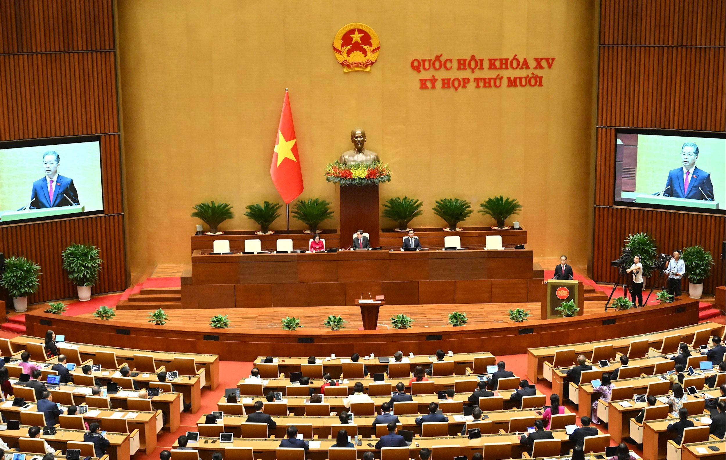 Tân Chánh án Tòa án nhân dân tối cao Nguyễn Văn Quảng phát biểu sau Lễ Tuyên thệVQK_8707++