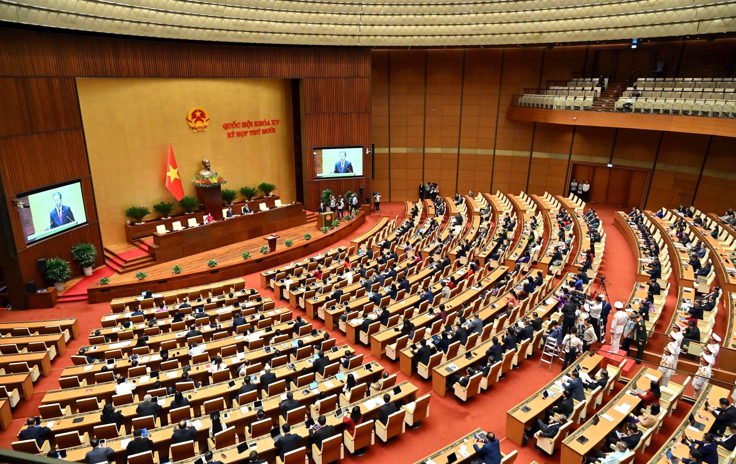 Tân Chánh án Tòa án nhân dân tối cao Nguyễn Văn Quảng phát biểu sau Lễ Tuyên thệVQK_8710++