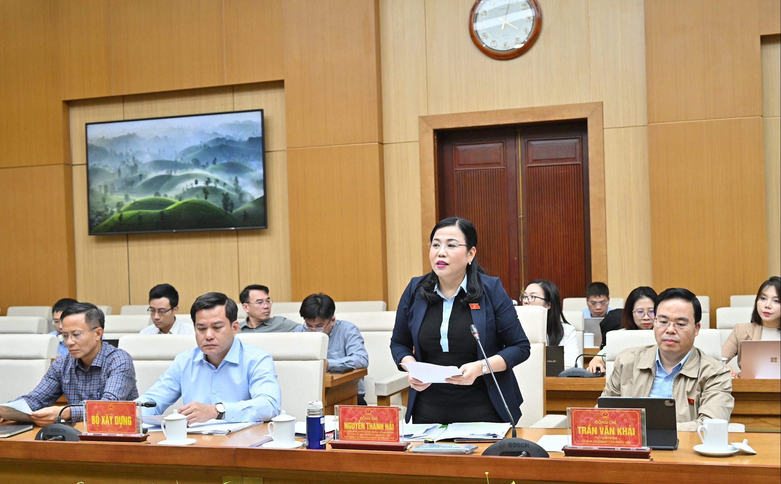 ທ່ານ​ປະທານ​ຄະນະ​ກຳມະການ​ວິທະຍາສາດ, ​ເຕັກ​ໂນ​ໂລ​ຊີ ​ແລະ ສິ່ງ​ແວດ​ລ້ອມ ຫງວຽນ​ແທງ​ຫາຍ ກ່າວ​ຄຳ​ເຫັນ​ທີ່​ການ​ເຮັດ​ວຽກ​ກັບ​ຄະນະ​ກຳມະການ​ປະຊາຊົນ​ແຂວງ Phu Tho VQK_9806.