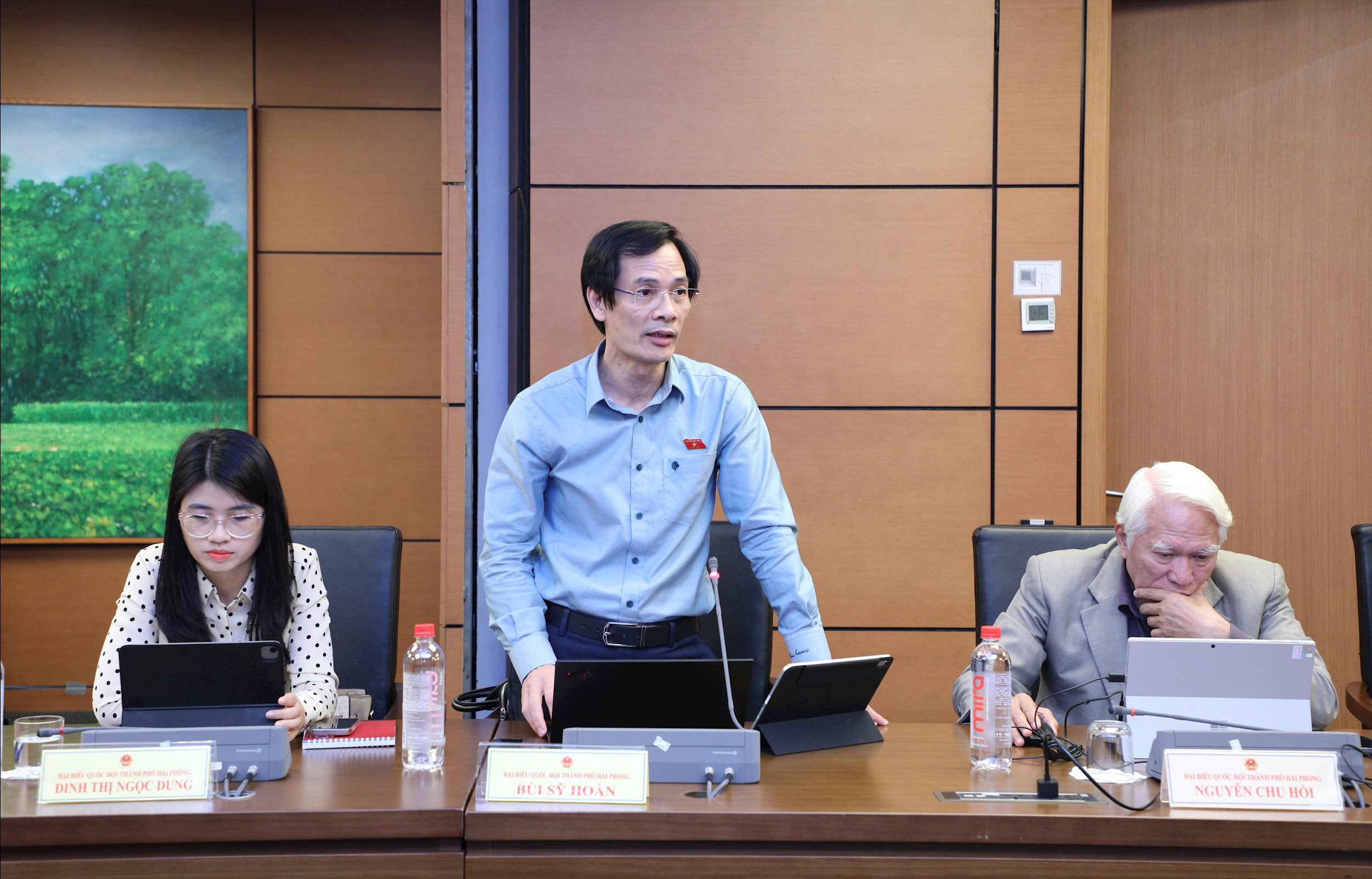 ĐBQH Bùi Sỹ Hoàn (Hải Phòng) thảo luận tại tổ