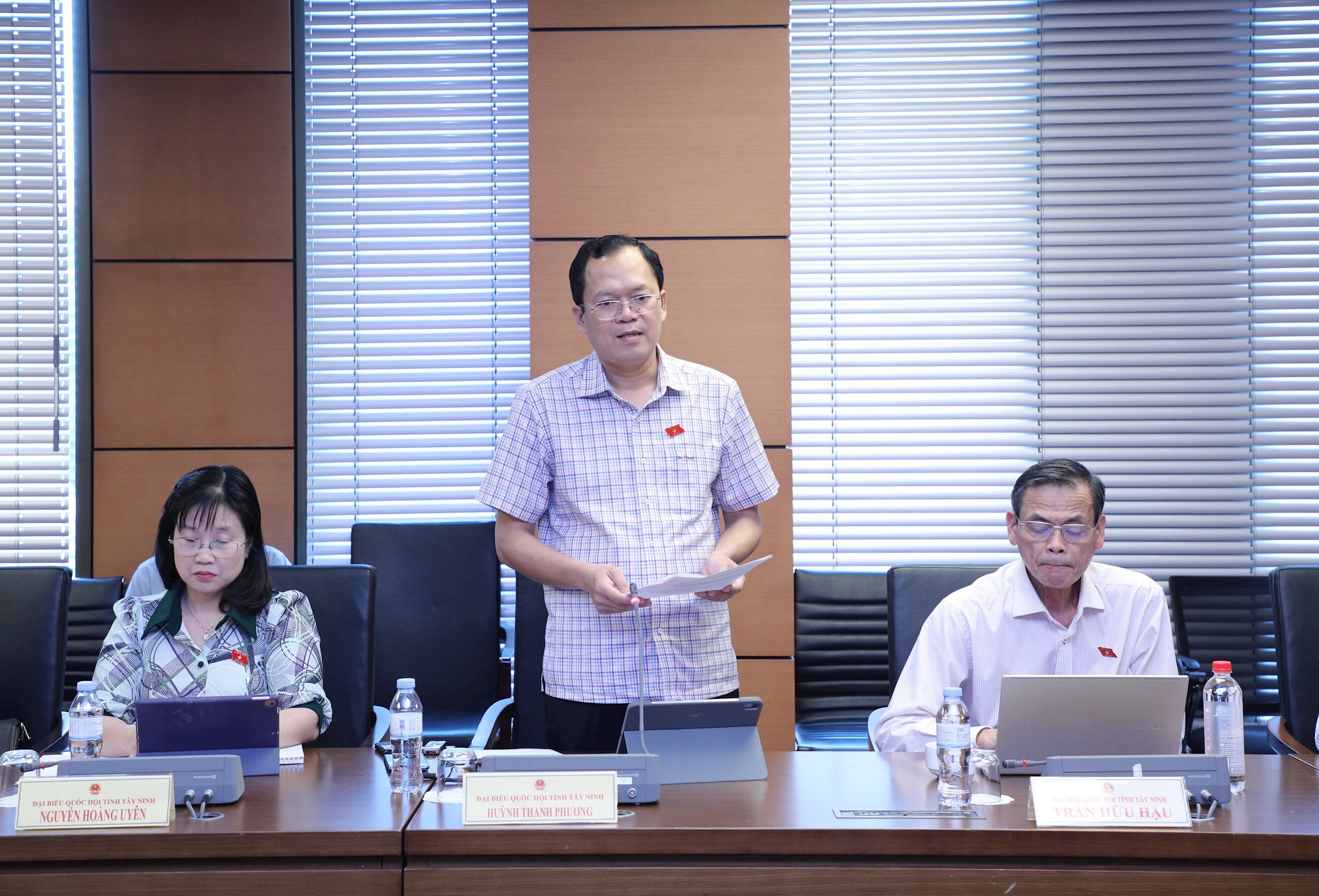 ĐBQH Huỳnh Thanh Phương (Tây Ninh) thảo luận tại tổ