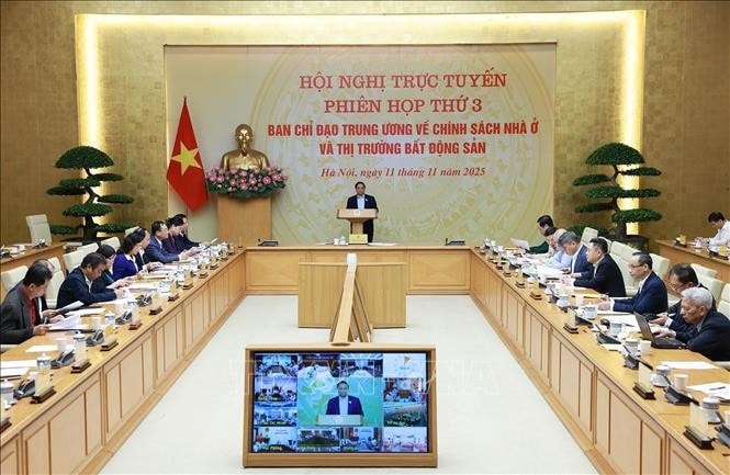 Prime Minister Pham Minh Chinh chairs the third meeting of the Central Steering Committee on Housing Policy and Real Estate Market in Hanoi on November 11. (Photo: VNA)