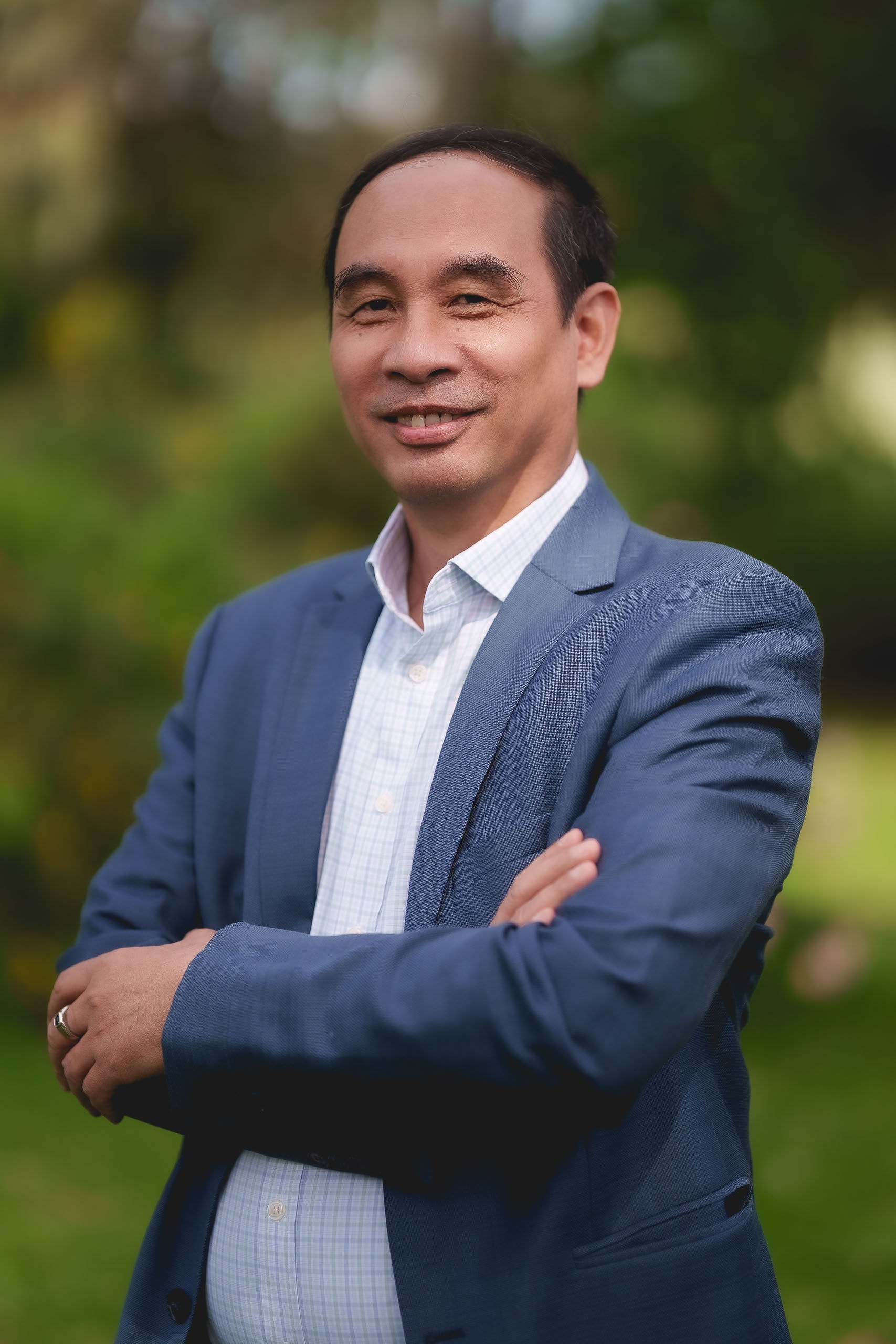 សាស្ត្រាចារ្យរង បណ្ឌិត Dao The Anh