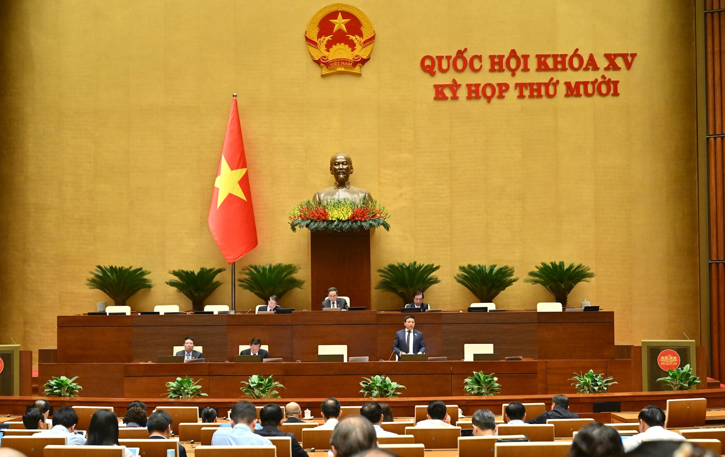 Bộ trưởng Bộ Tài chính Nguyễn Văn Thắng giải trình, làm rõ một số vấn đề ĐBQH nêuVQK_0344