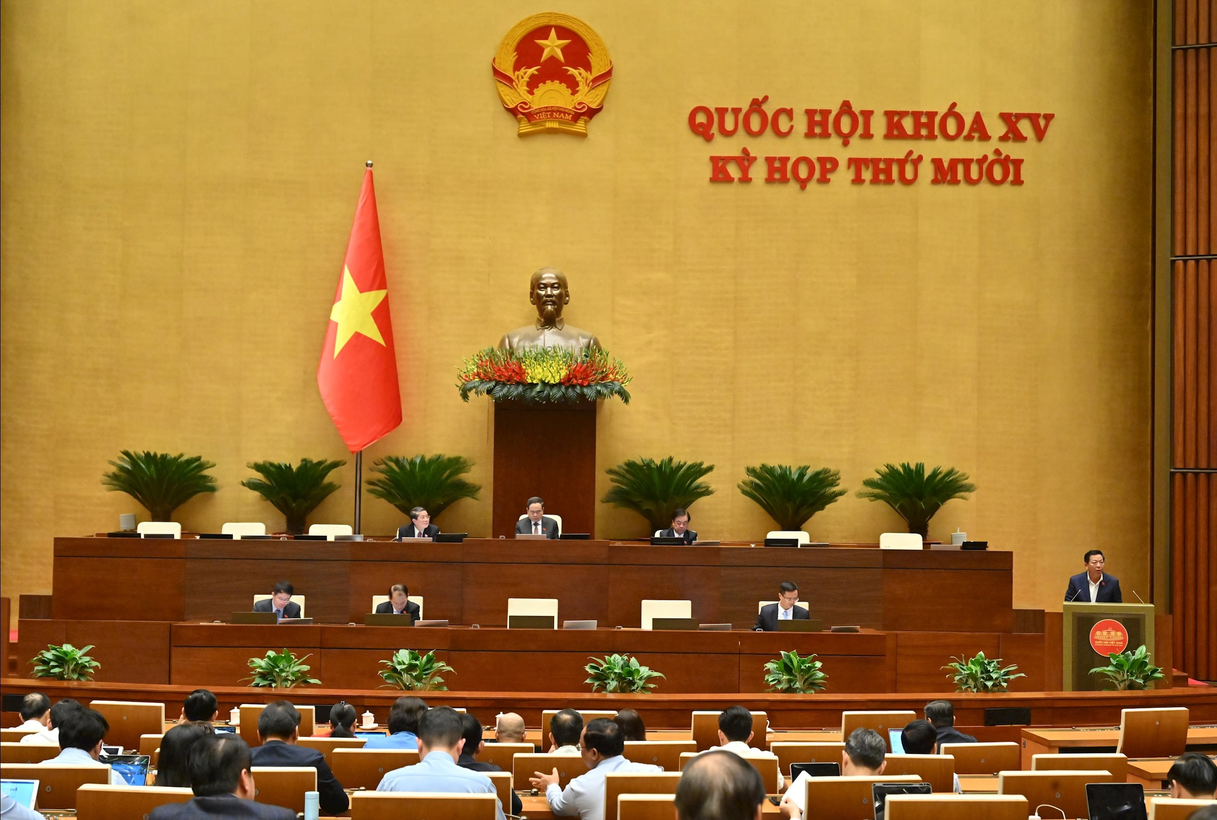 Bộ trưởng Bộ Xây dựng Trần Hồng Minh giải trình làm rõ một số vấn đề ĐBQH nêuVQK_0508