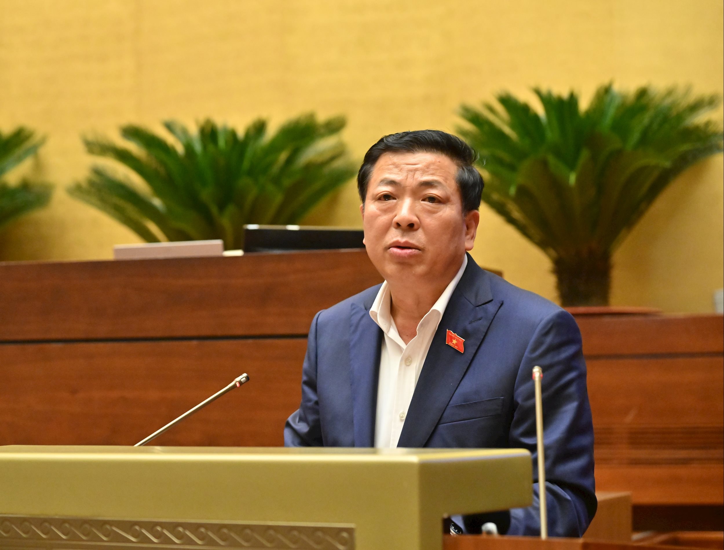 Bộ trưởng Bộ Xây dựng Trần Hồng Minh giải trình làm rõ một số vấn đề ĐBQH nêuVQK_0519