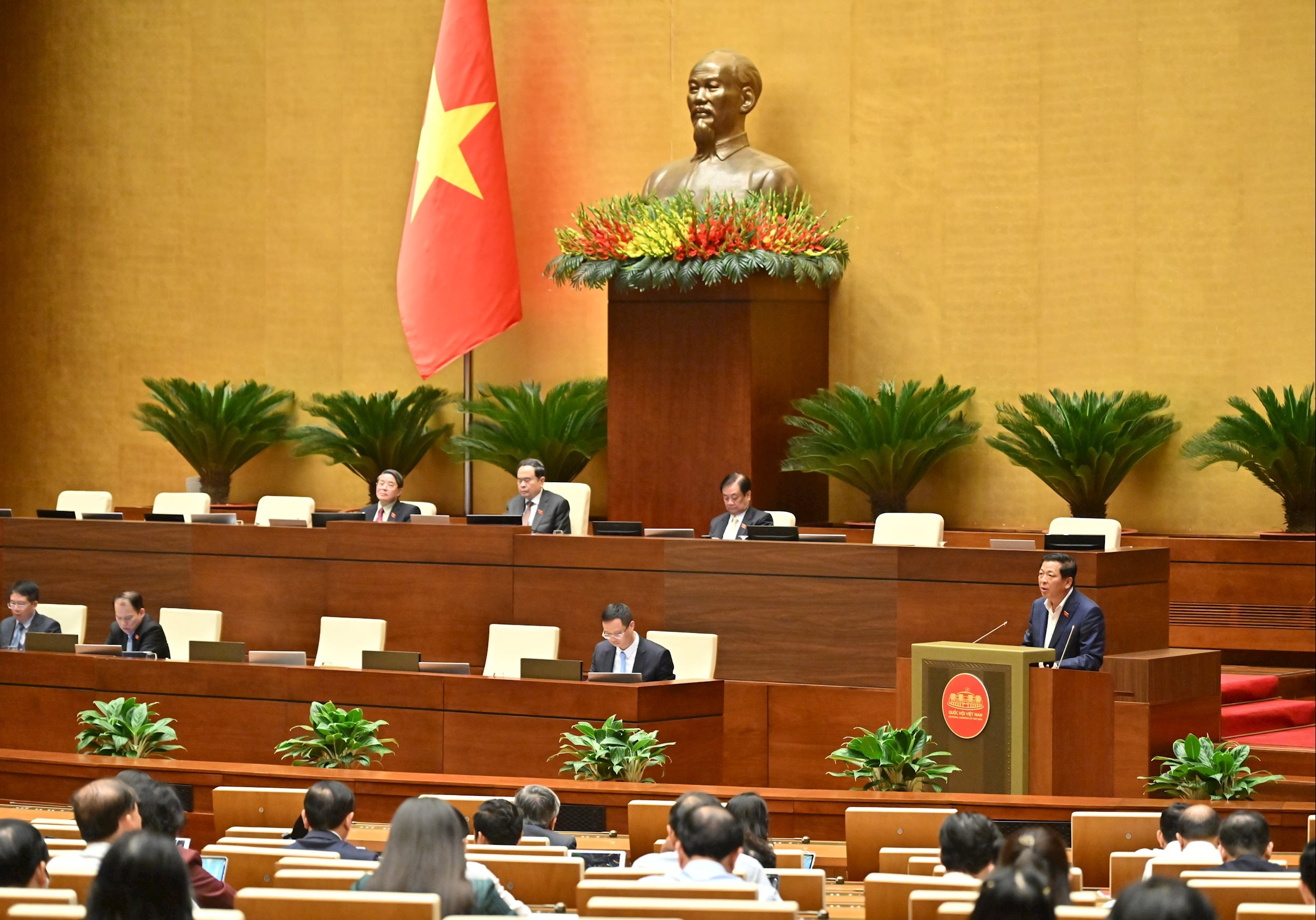 Bộ trưởng Bộ Xây dựng Trần Hồng Minh giải trình làm rõ một số vấn đề ĐBQH nêuVQK_0540