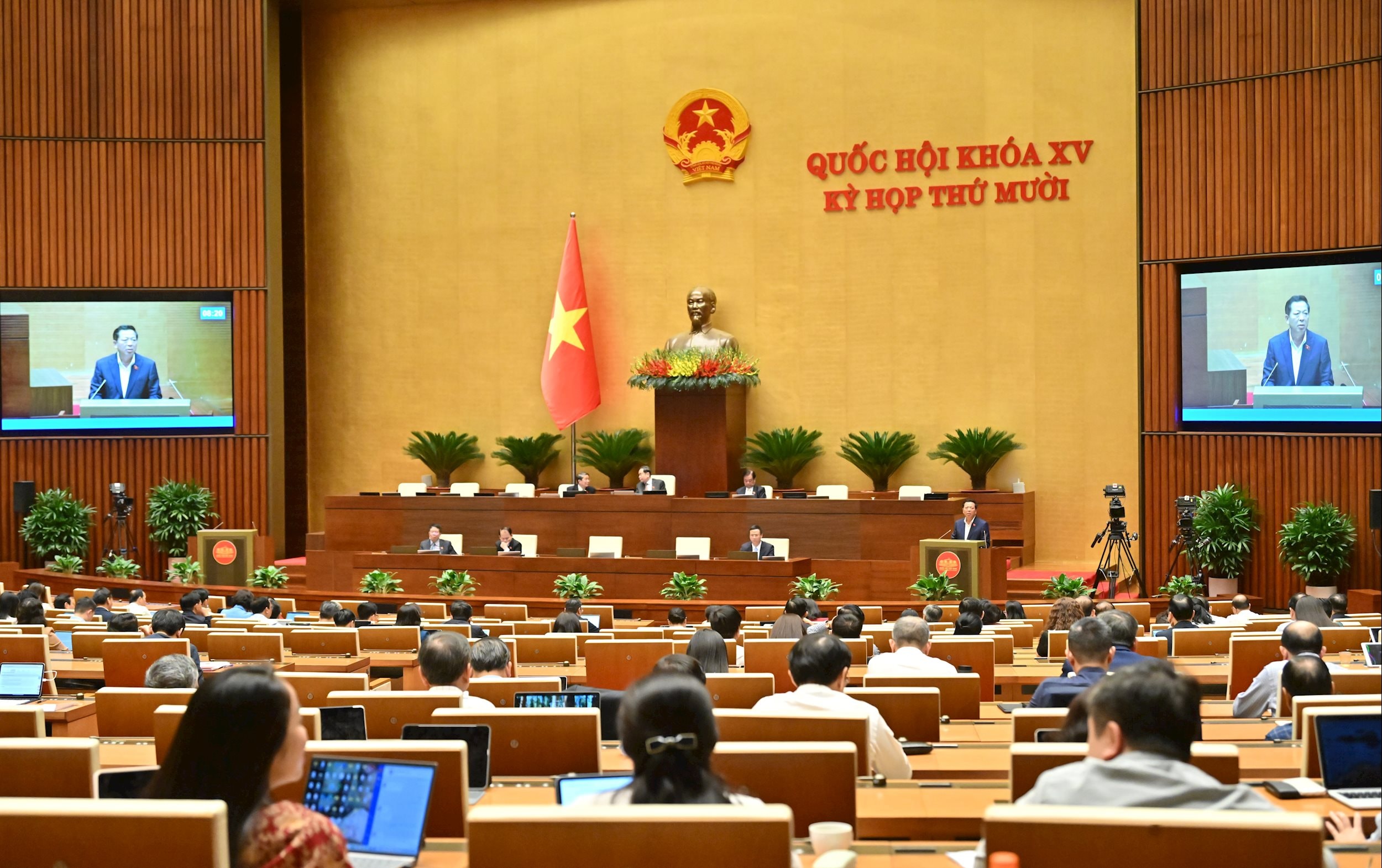 Bộ trưởng Bộ Xây dựng Trần Hồng Minh giải trình làm rõ một số vấn đề ĐBQH nêuVQK_0560