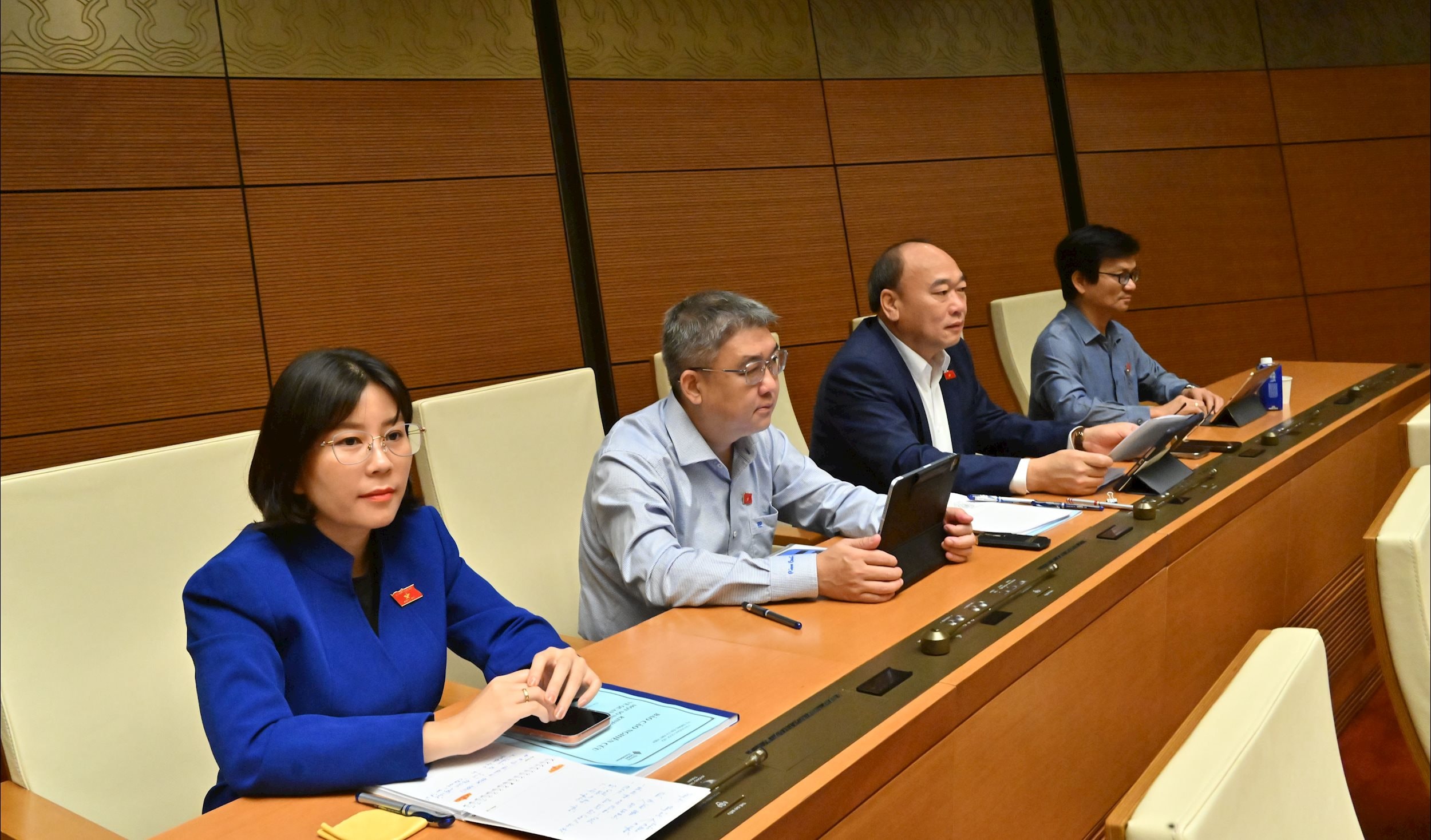 Các đại biểu tại phiên họp