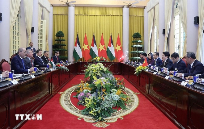 Chủ tịch nước Lương Cường hội đàm với Quốc vương Jordan Abdullah II bin Al Hussein. (Ảnh: Lâm Khánh/TTXVN) ttxvn-1211-chu-tich-nuoc-quoc-vuong-viet-nam-jordan-hoi-dam-1.jpg