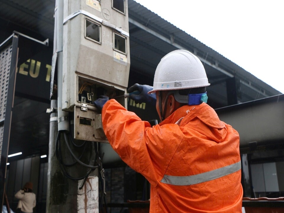 ពិនិត្យ និងជួសជុលប្រព័ន្ធអគ្គិសនី