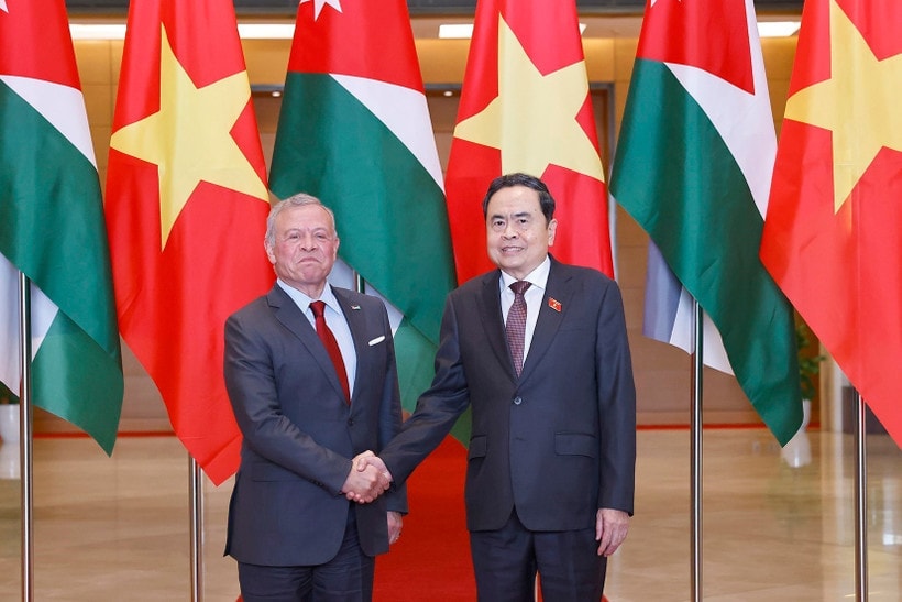National Assembly (NA) Chairman Tran Thanh Man (right) and King of the Hashemite Kingdom of Jordan Abdullah II Ibn Al Hussein (Photo: VNA)