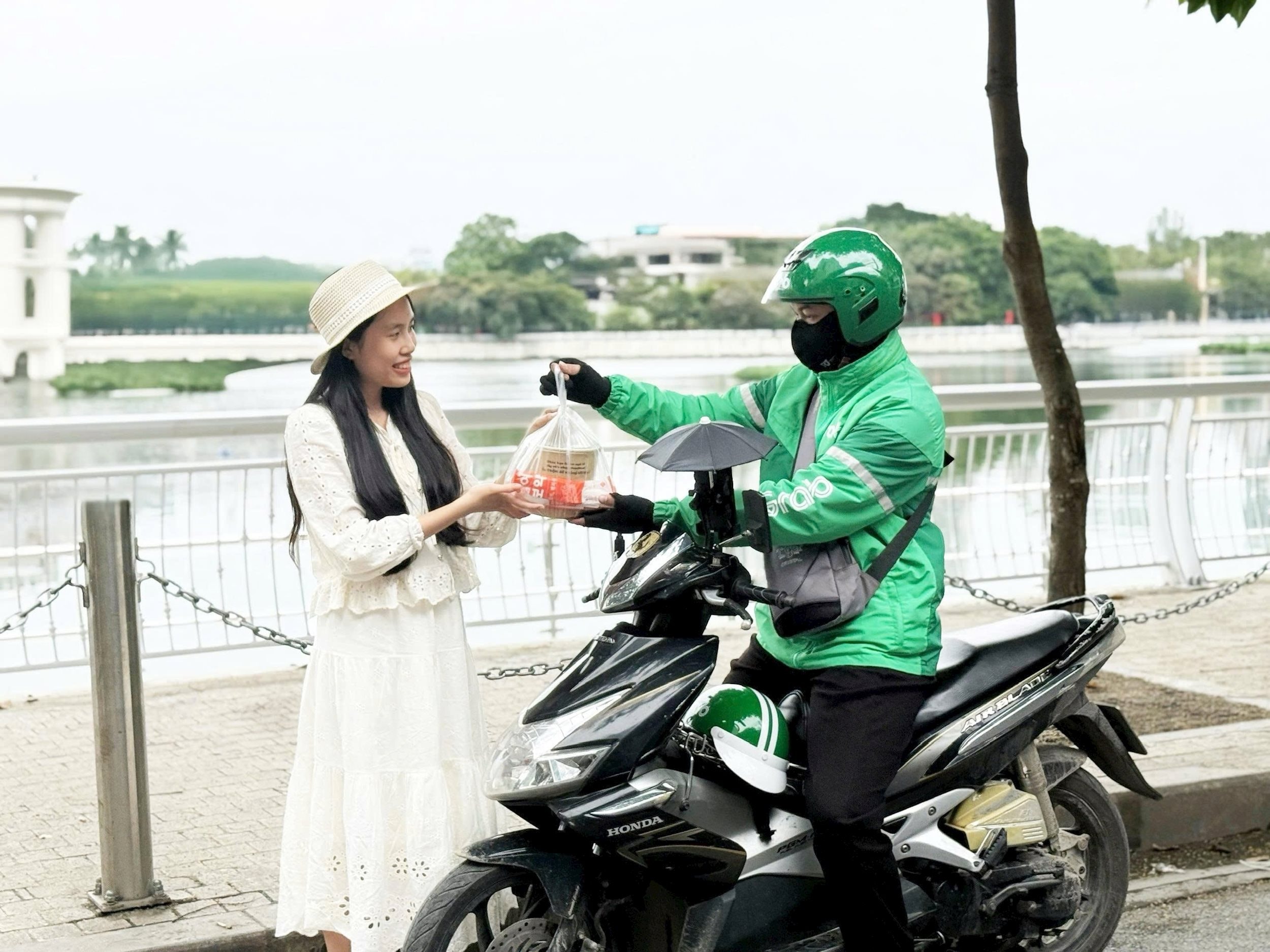 Người dân và khách du lịch tại 9 tỉnh và khu vực mới giờ đây đã có thể đặt đồ ăn thông qua GrabFood