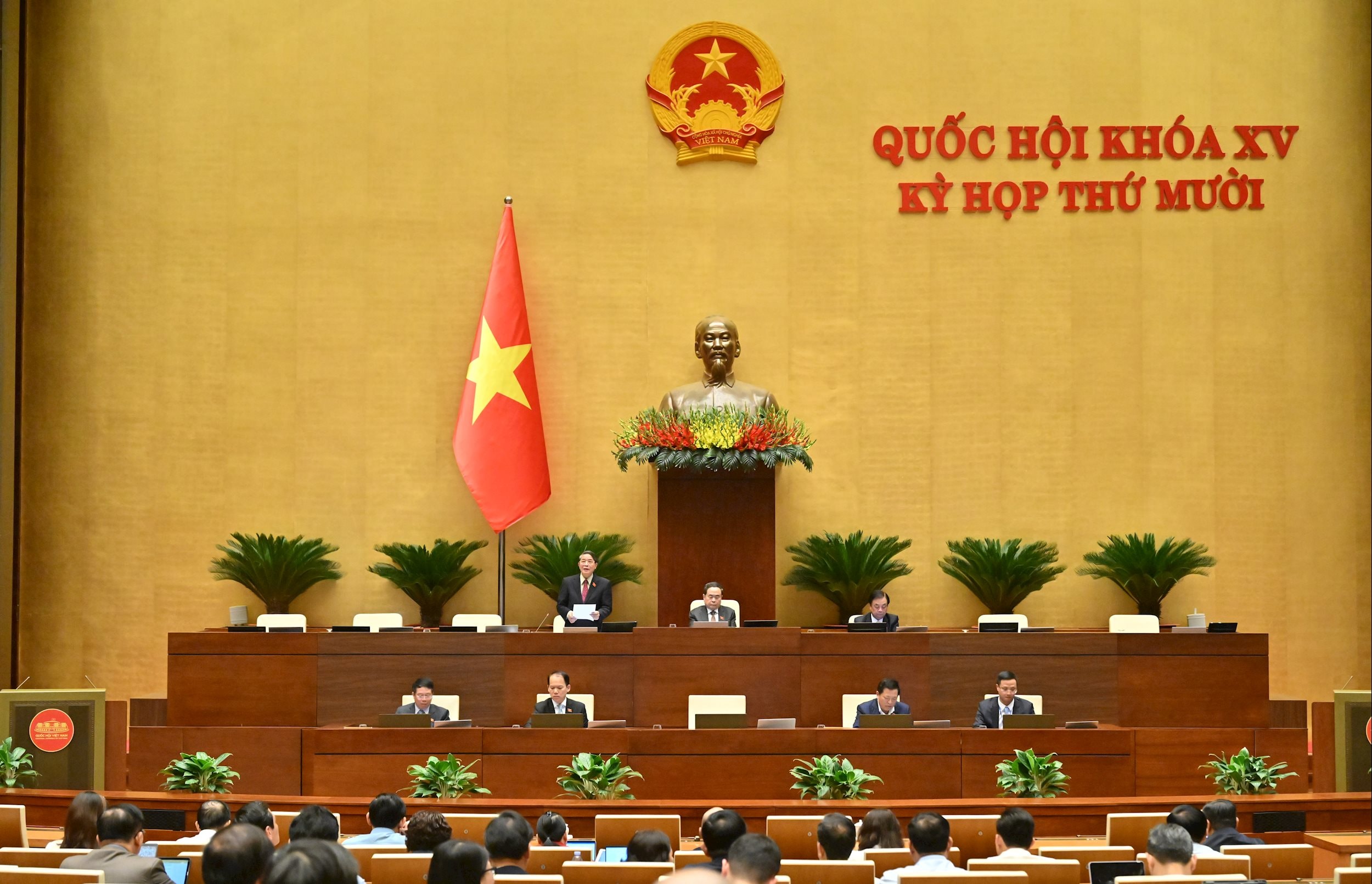 Phó Chủ tịch Quốc hội Nguyễn Đức Hải điều hành phiên họp