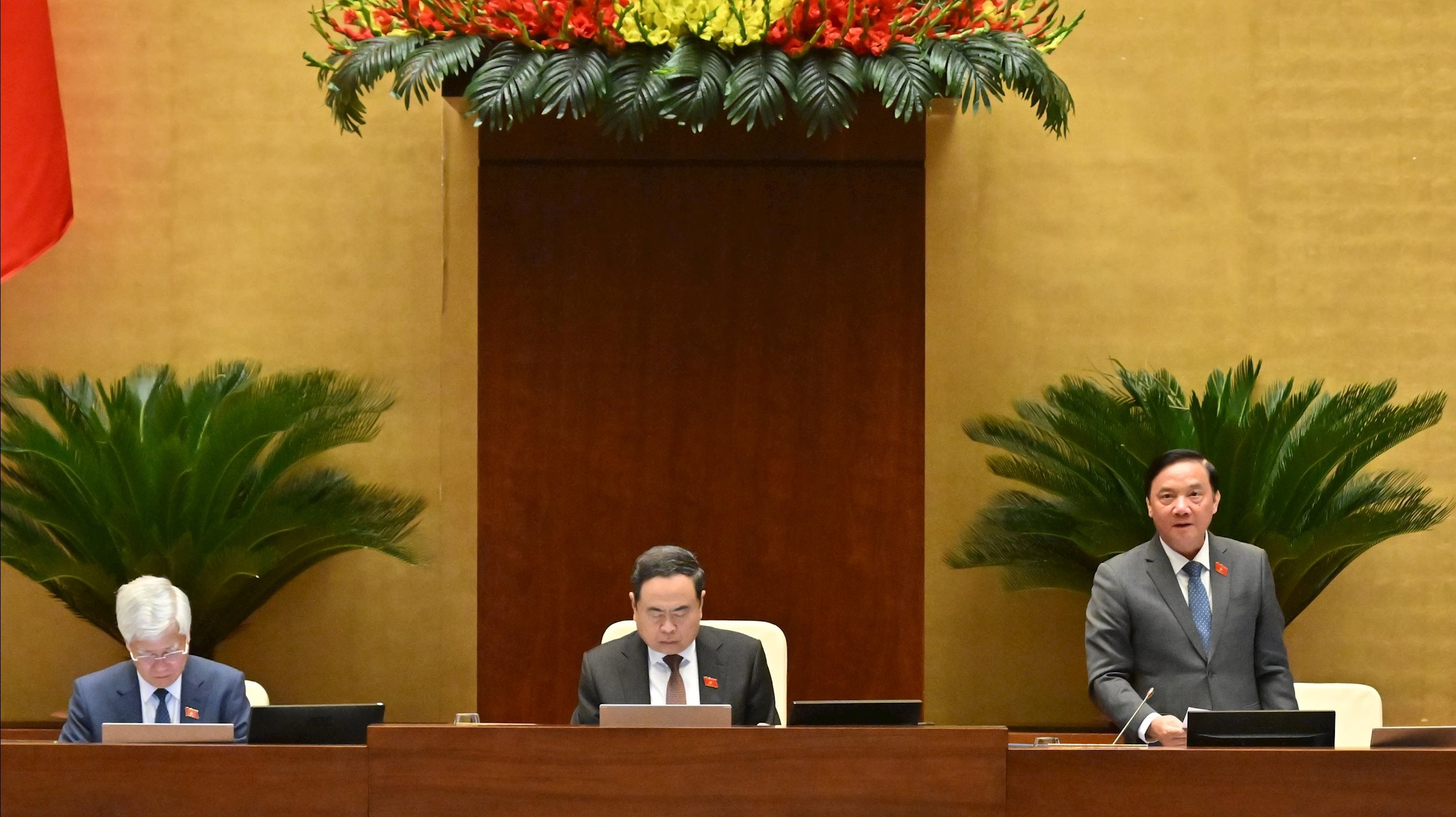 Phó Chủ tịch Quốc hội Nguyễn Khắc Định điều hành phiên họp