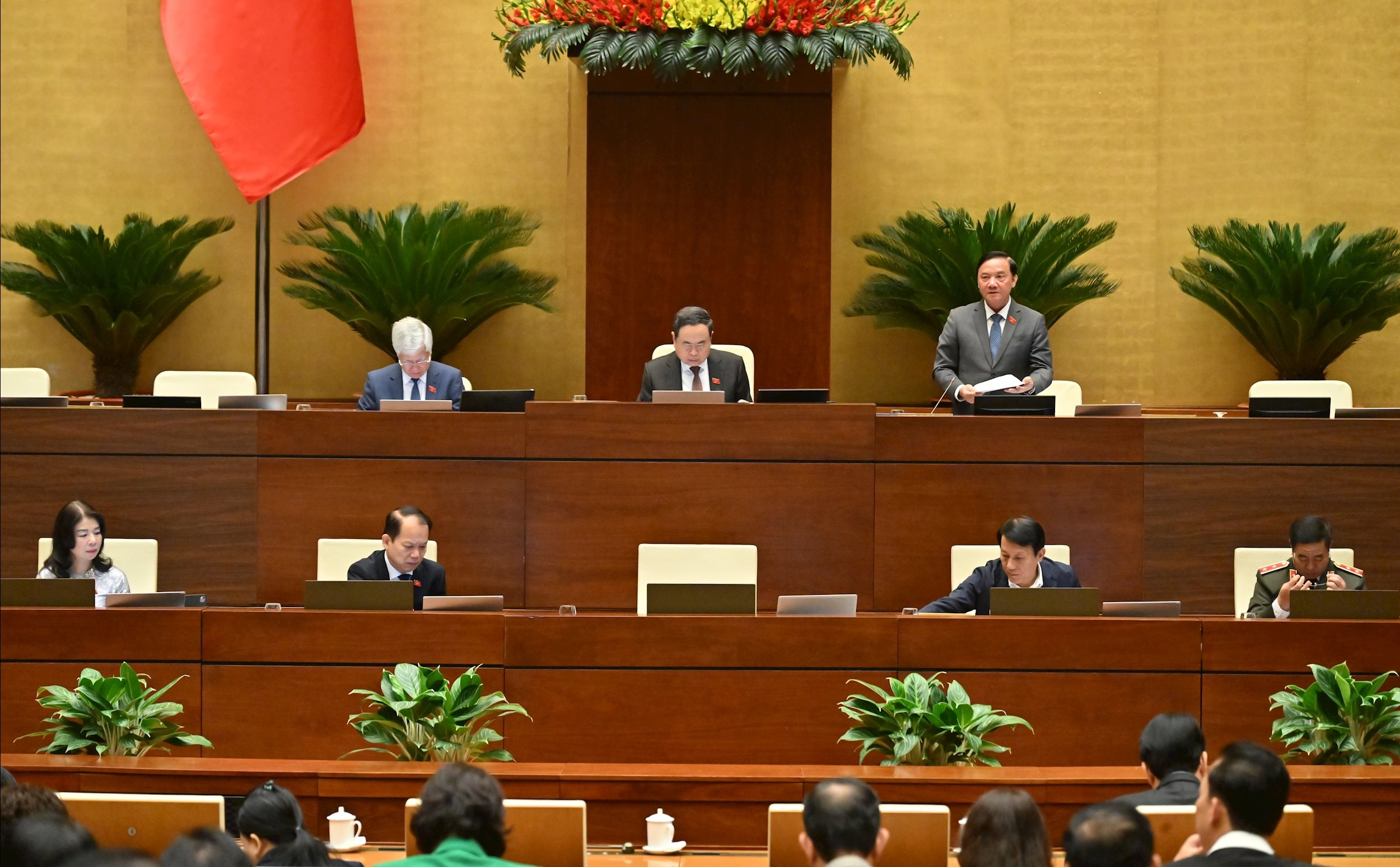 Phó Chủ tịch Quốc hội Nguyễn Khắc Định điều hành phiên họp