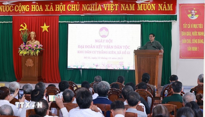 Thủ tướng Phạm Minh Chính phát biểu tại Ngày hội Đại đoàn kết toàn dân tộc Khu dân cư Thắng Kiên, xã Đề Gi (Gia Lai). (Ảnh: Dương Giang/TTXVN) ttxvn-1311-thu-tuong-dai-doan-ket-dan-toc-gia-lai-4.jpg