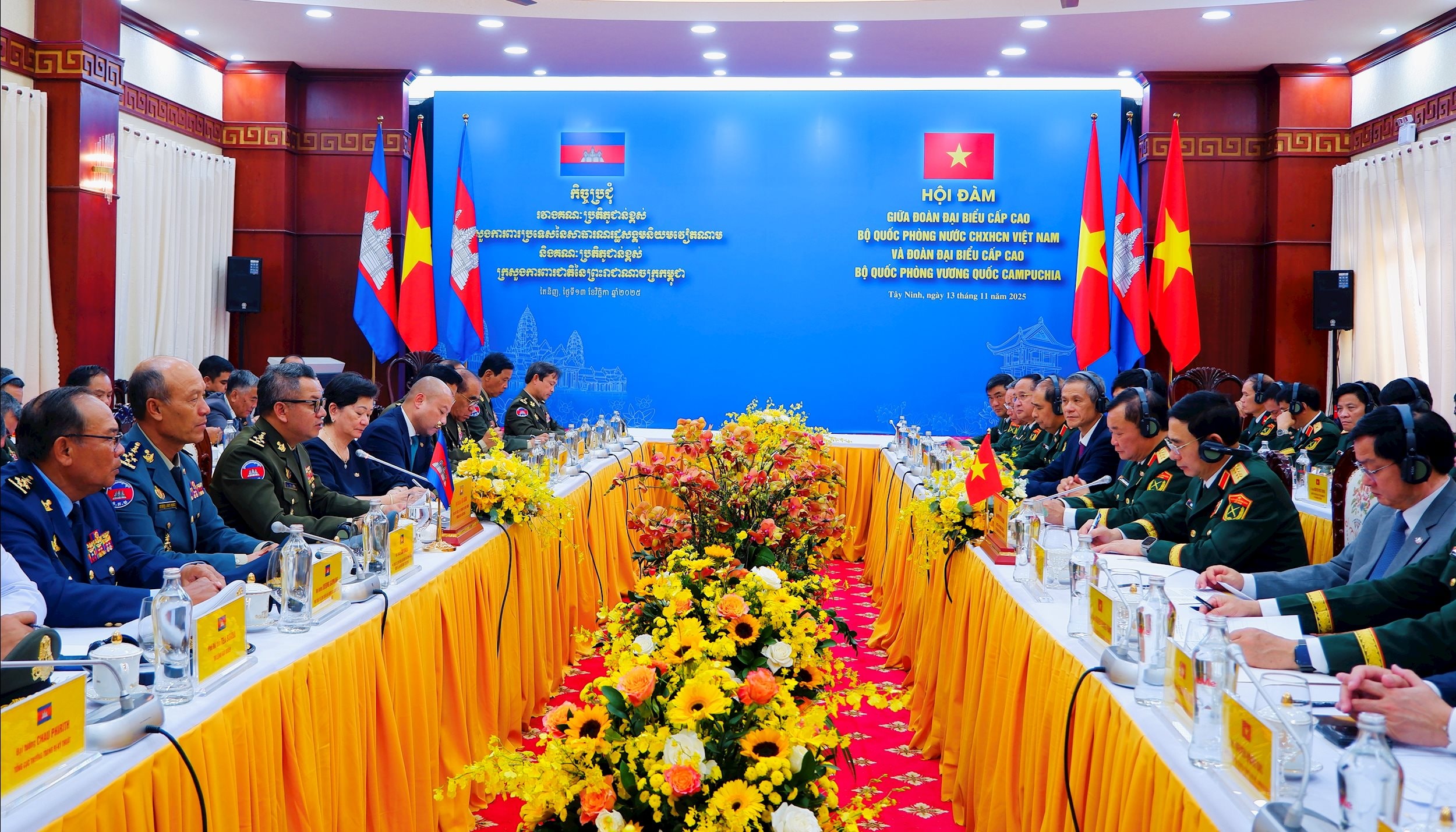 Quang cảnh hội đàm