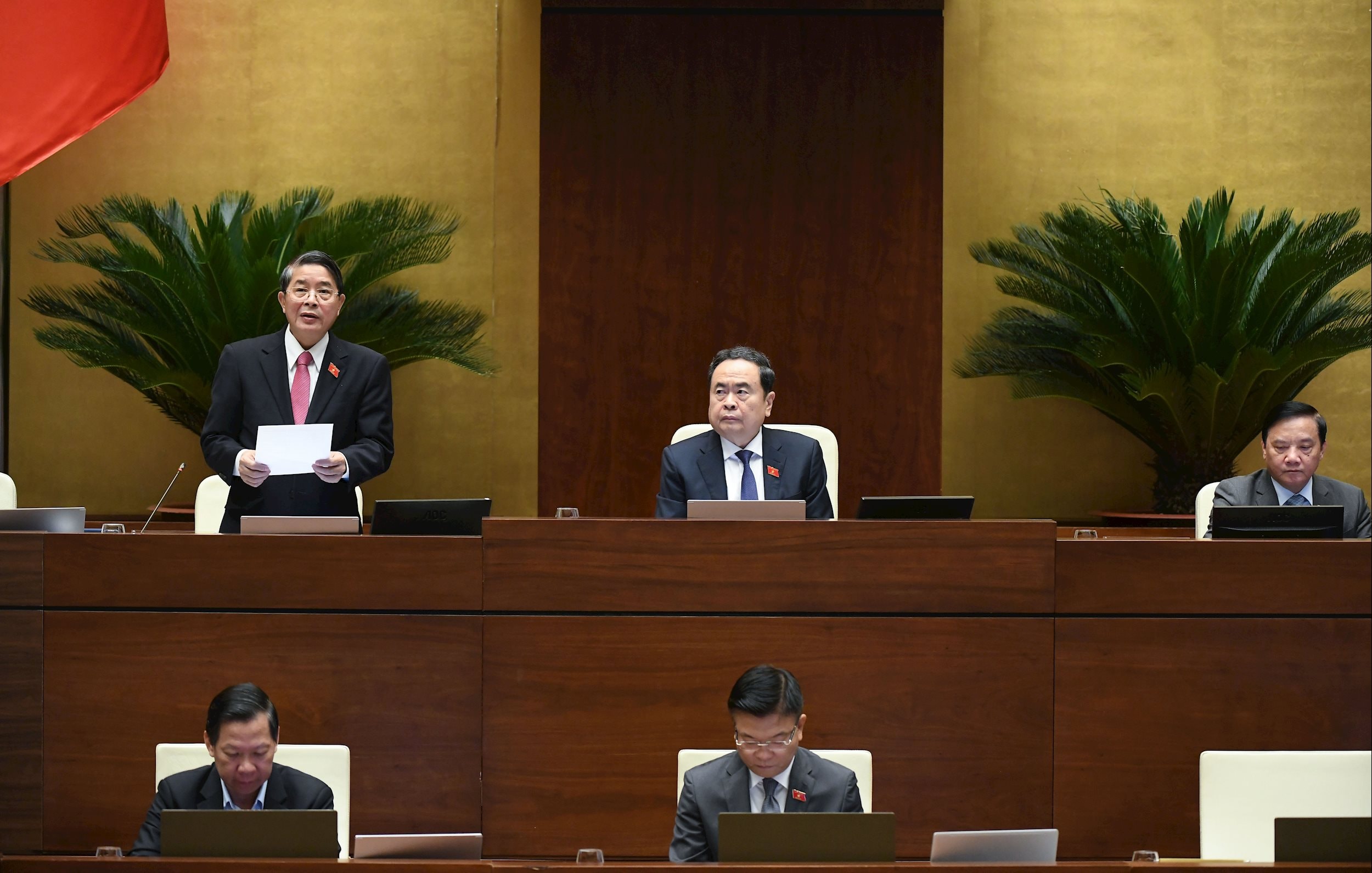 Předsedal místopředseda Národního shromáždění Nguyen Duc Hai.