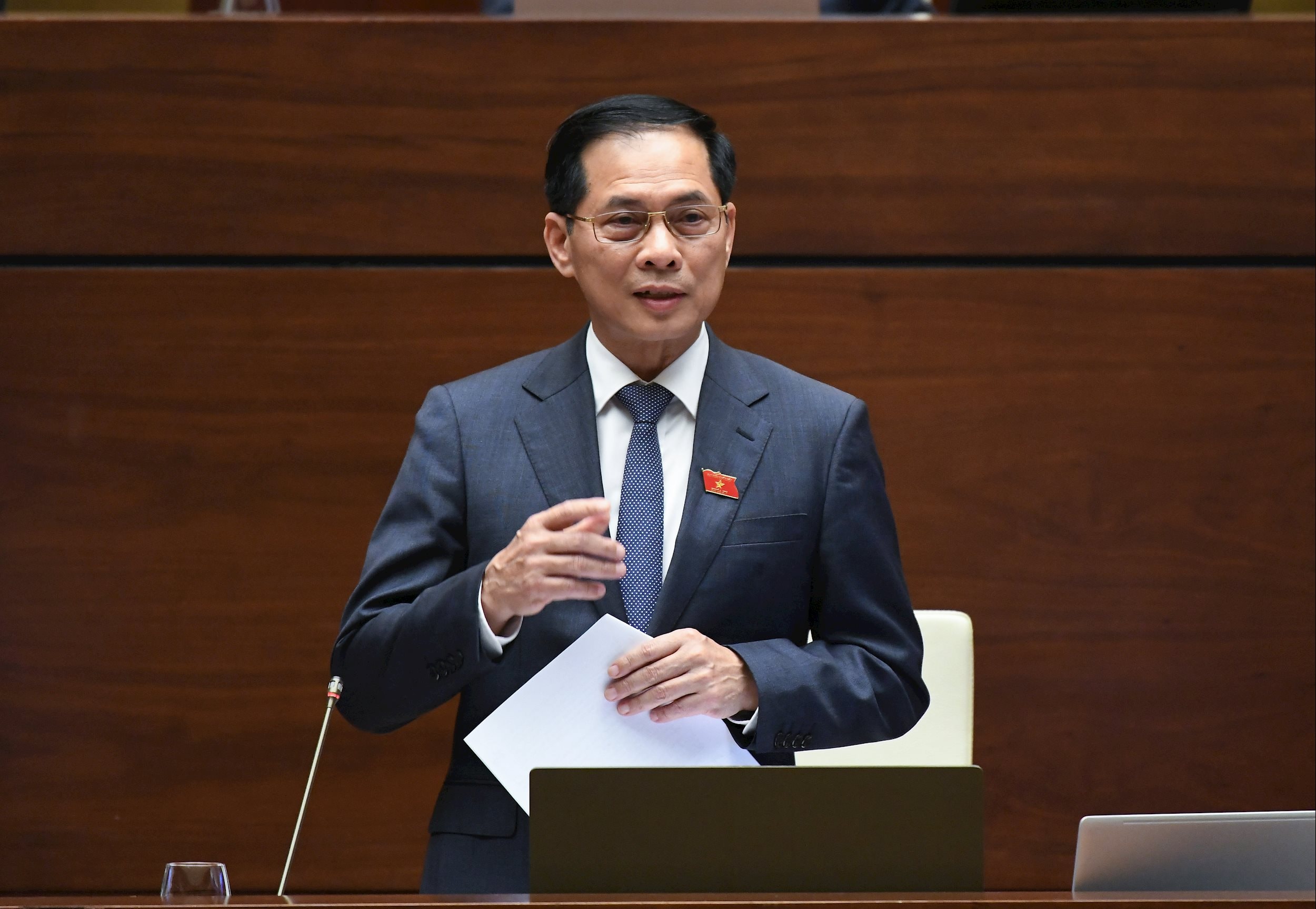 Phó thủ tướng Bùi Thanh Sơn giải trình Luật thương mại điện tử.1